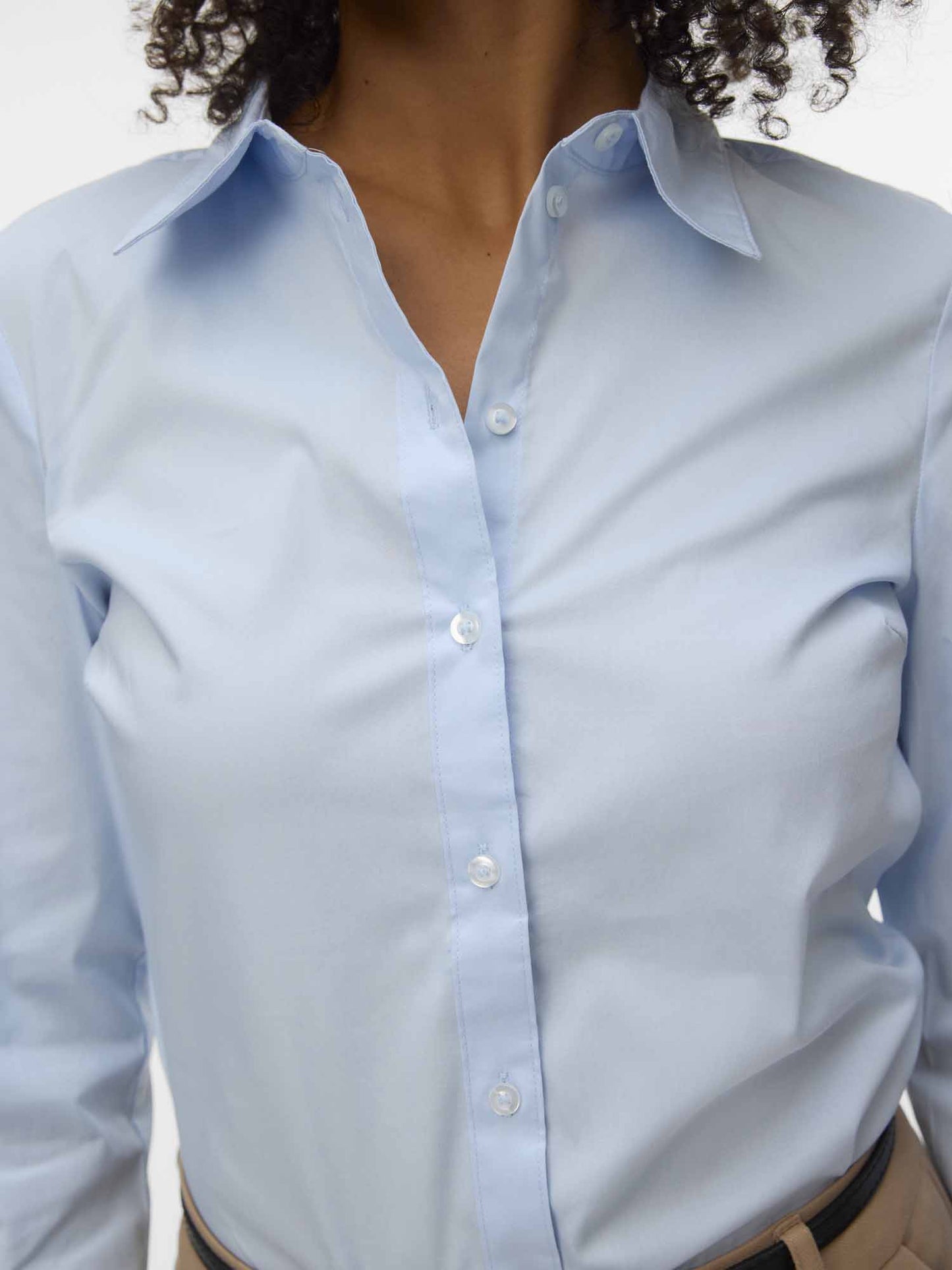 Camicia Sophie di Vero Moda azzurra chiara da donna