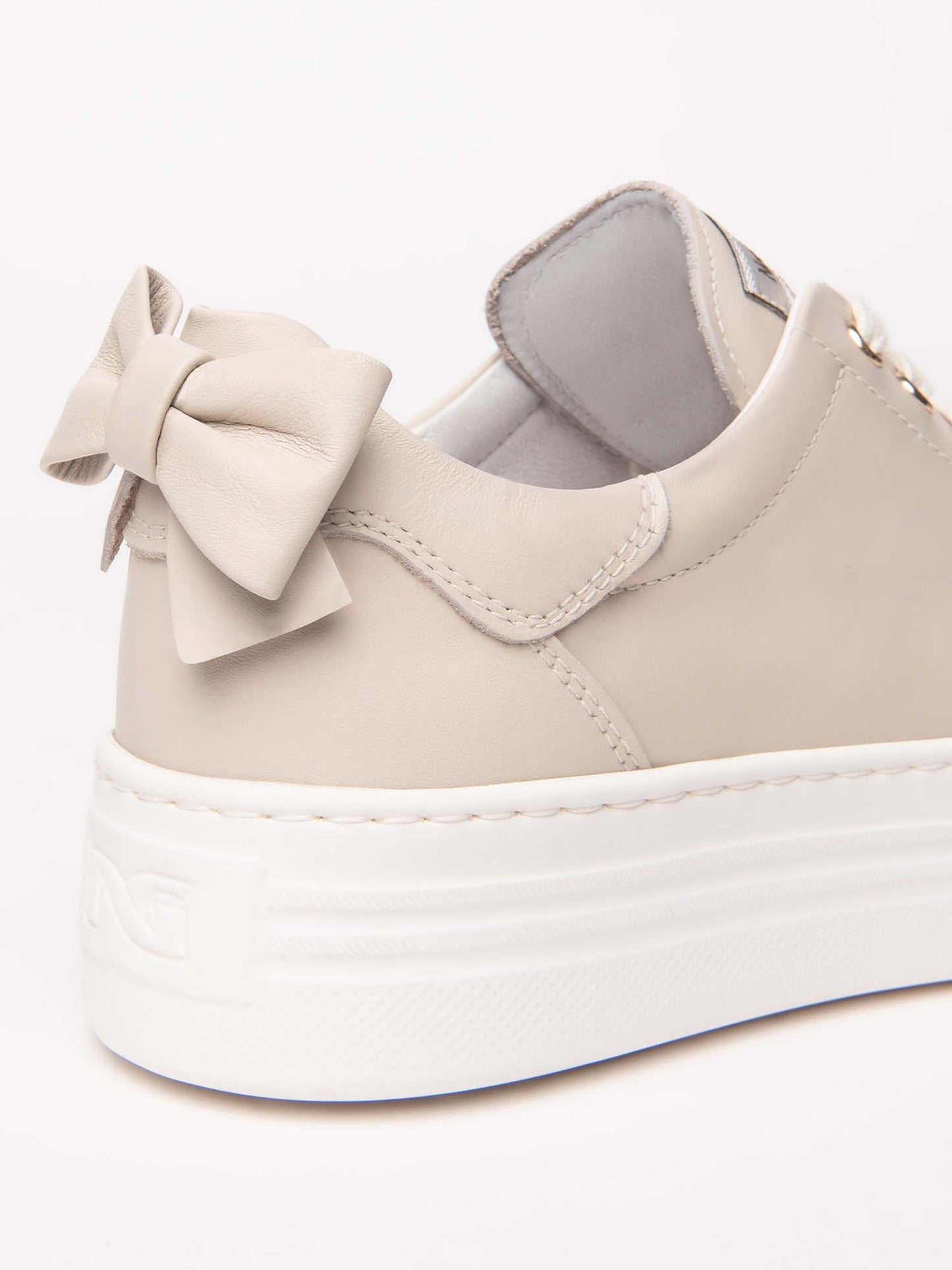 SNEAKERS CON FIOCCO NERO GIARDINI DONNA LATTE