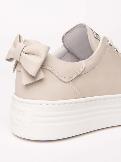 SNEAKERS CON FIOCCO NERO GIARDINI DONNA LATTE