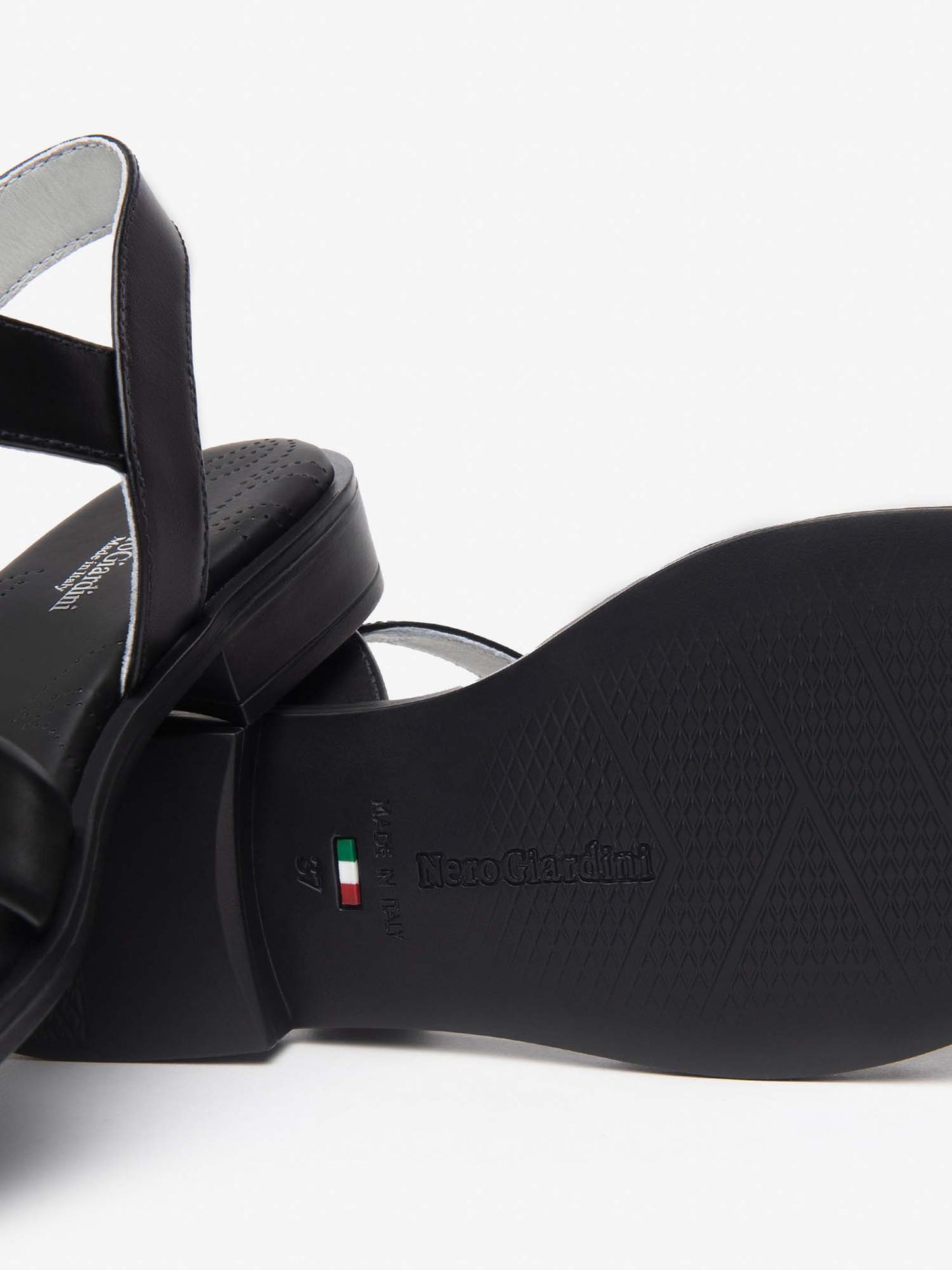 SANDALO CON FASCE INCROCIATE IN PELLE NERO GIARDINI DONNA NERO