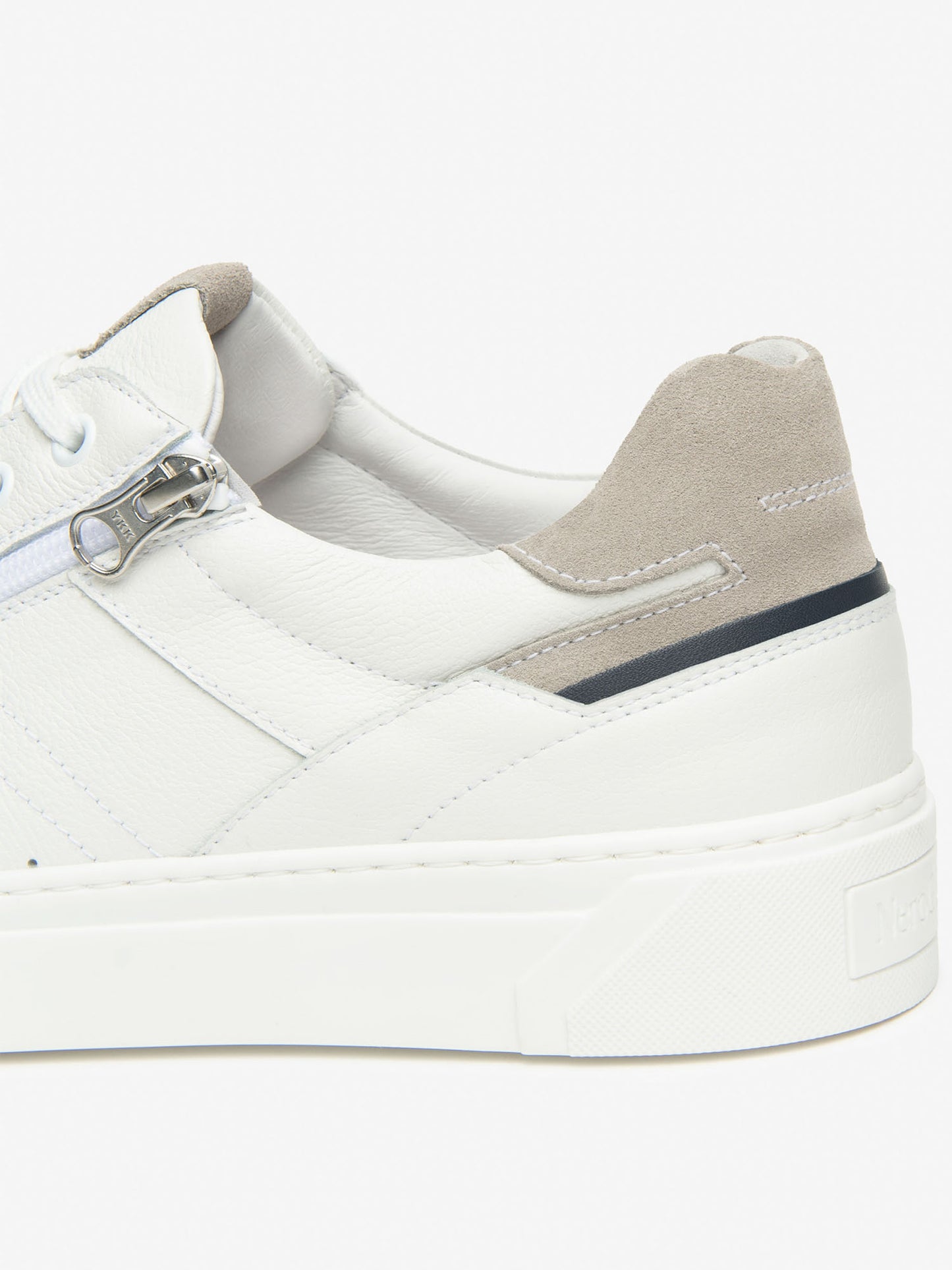 Sneakers Iseo Nero Giardini da uomo in pelle bianca con chiusura doppia