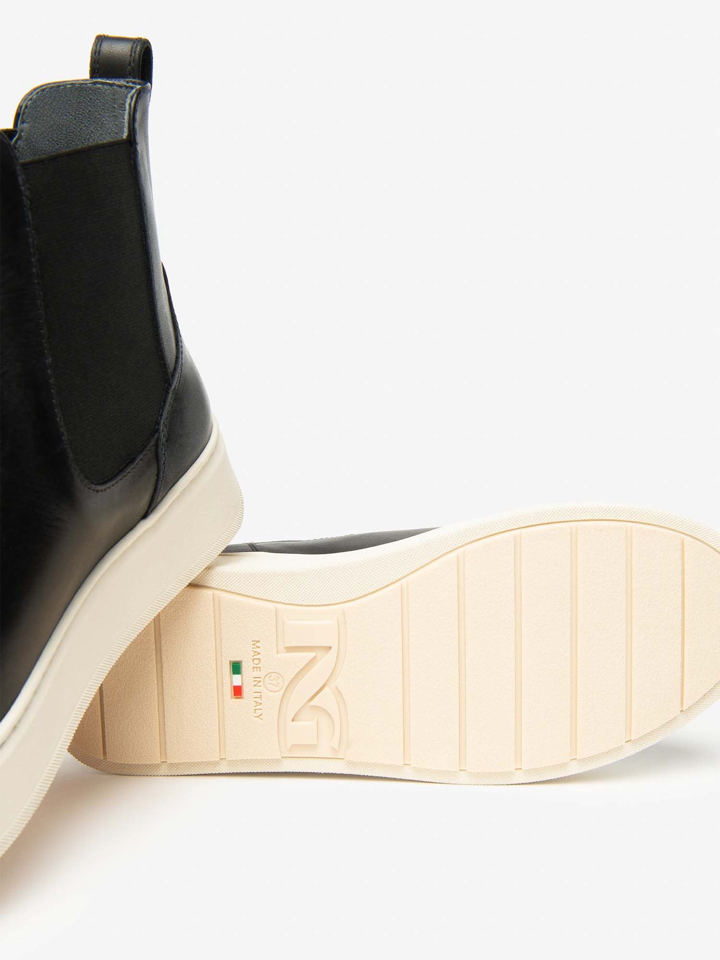 STIVALETTI CHELSEA CON ELASTICO NeroGiardini DA DONNA NERO