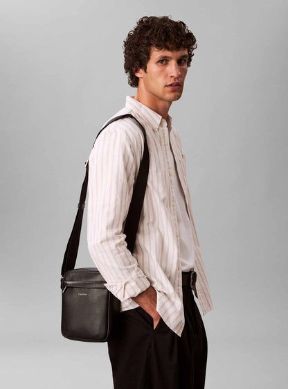 Ck raised reporter tracolla da unisex nero