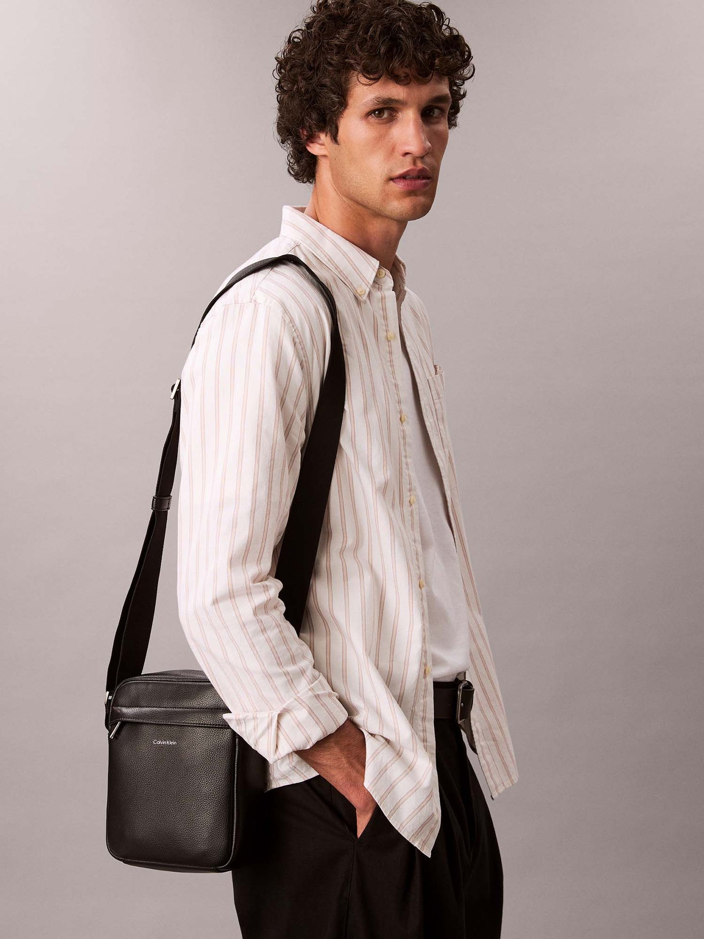 TRACOLLA RAISED REPORTER CALVIN KLEIN UOMO NERO