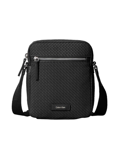 Tracolla nera Calvin Klein Embossed Reporter da uomo elegante e casual