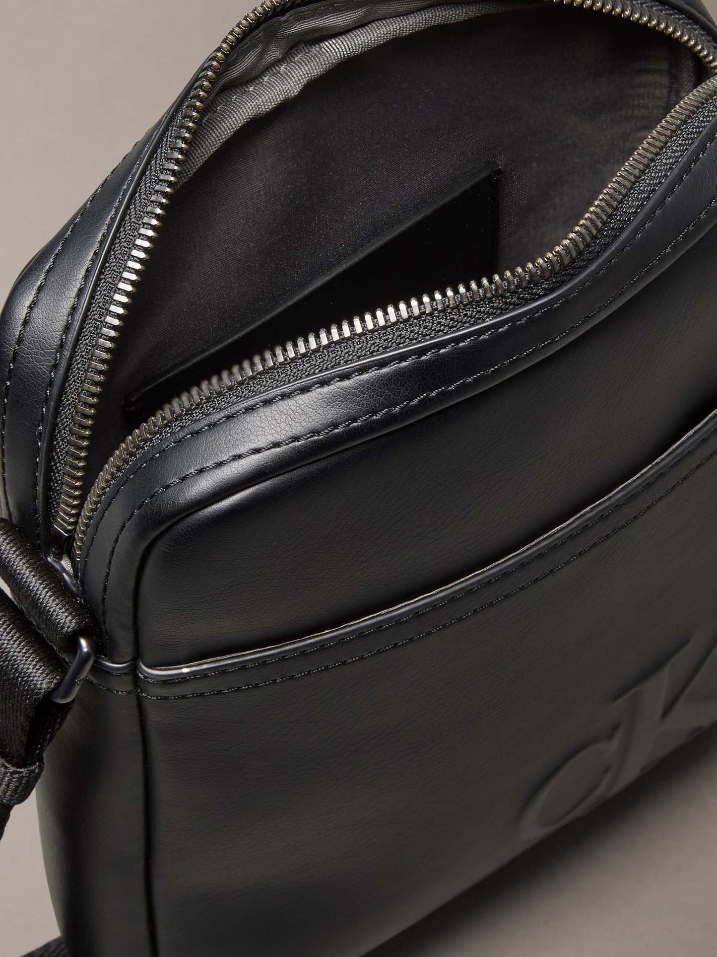 BORSA REPORTER MONOGRAMMA CALVIN KLEIN DA UOMO NERO