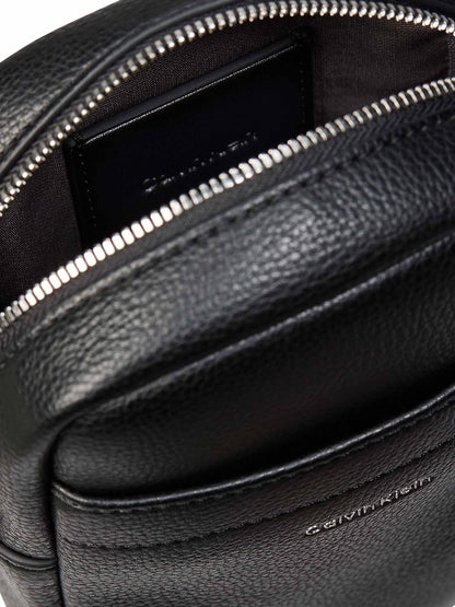 Calvin Klein Raised Slim Repor, borsa a tracolla da unisex adulto nera