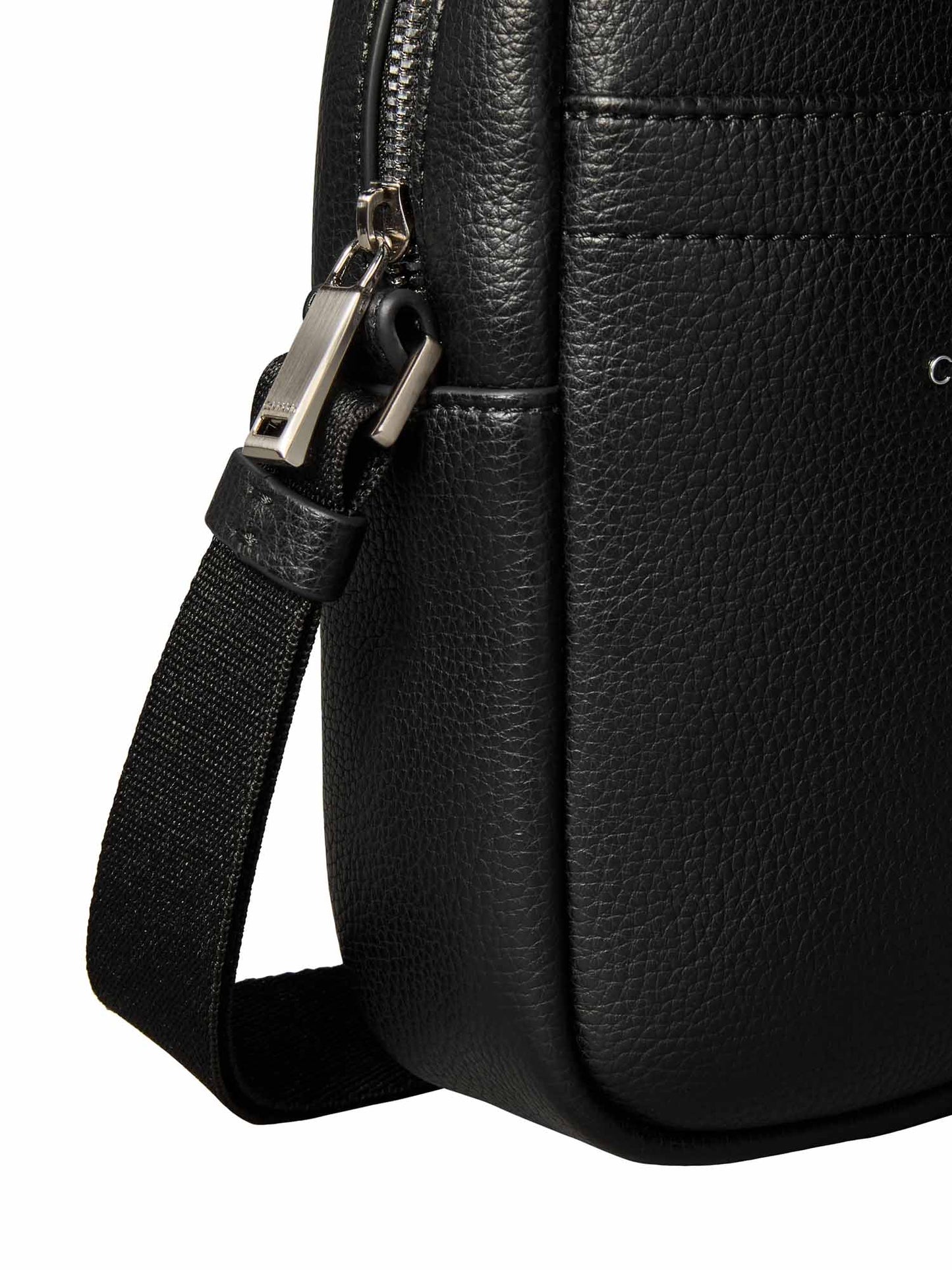 Calvin Klein Raised Slim Repor, borsa a tracolla da unisex adulto nera