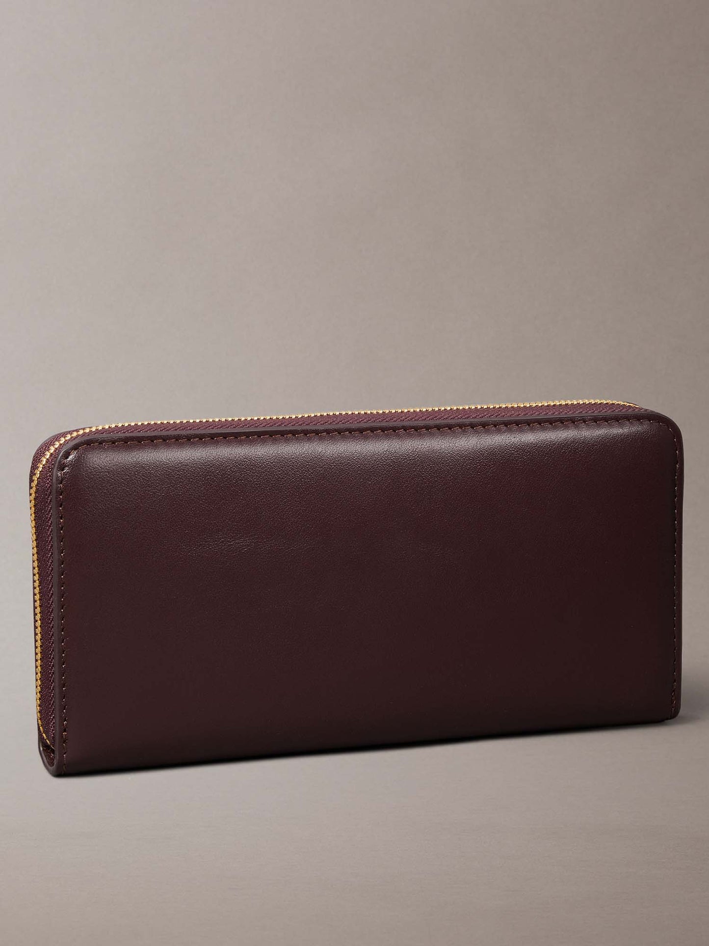 PORTAFOGLI  LARGE ZIP AROUND CALVIN KLEIN DONNA BORDEAUX