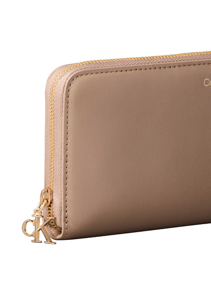 Calvin Klein Large Zip Around, portafoglio donna in similpelle fango