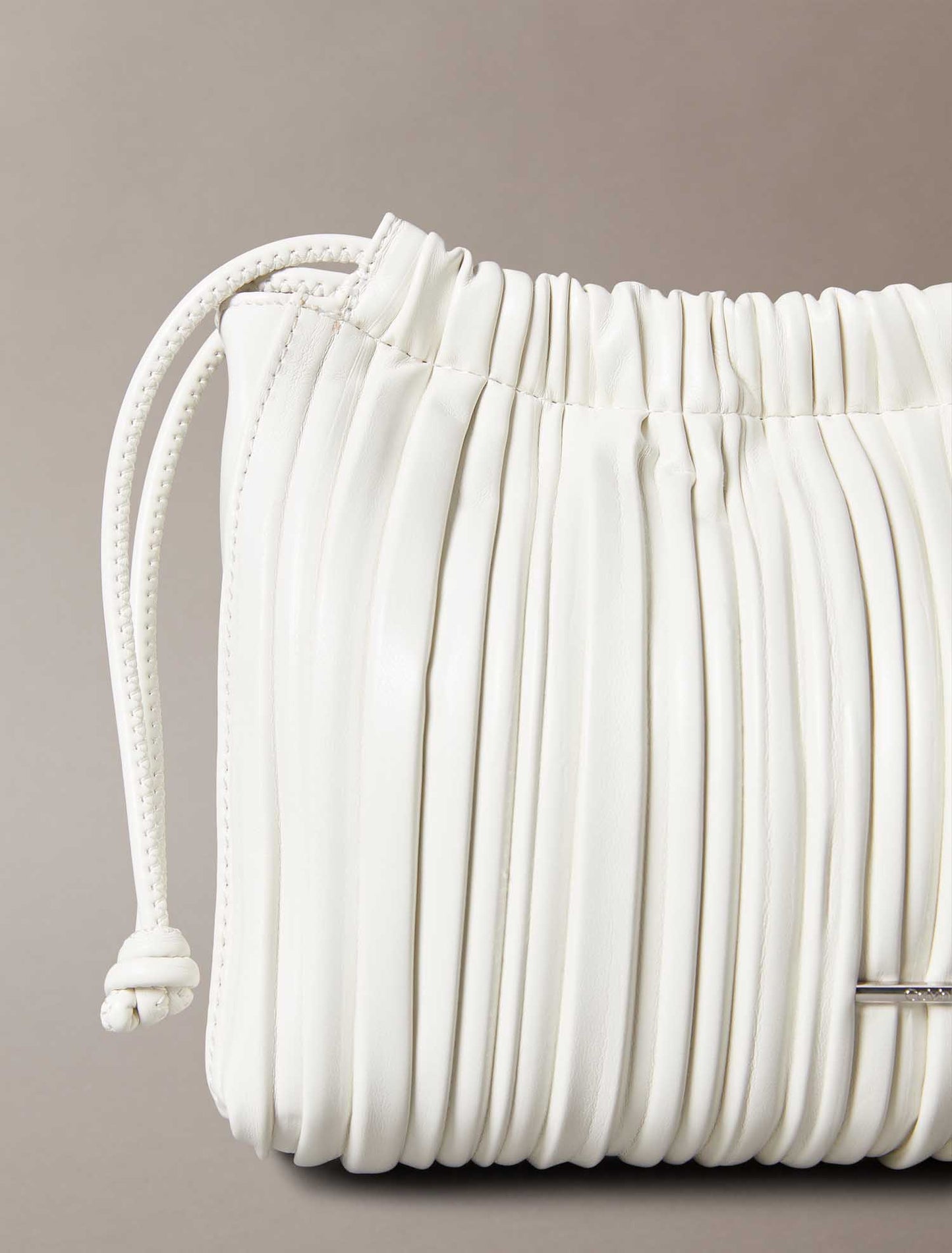 BORSA DRAWSTRING PLISSE CALVIN KLEIN DA DONNA BIANCO