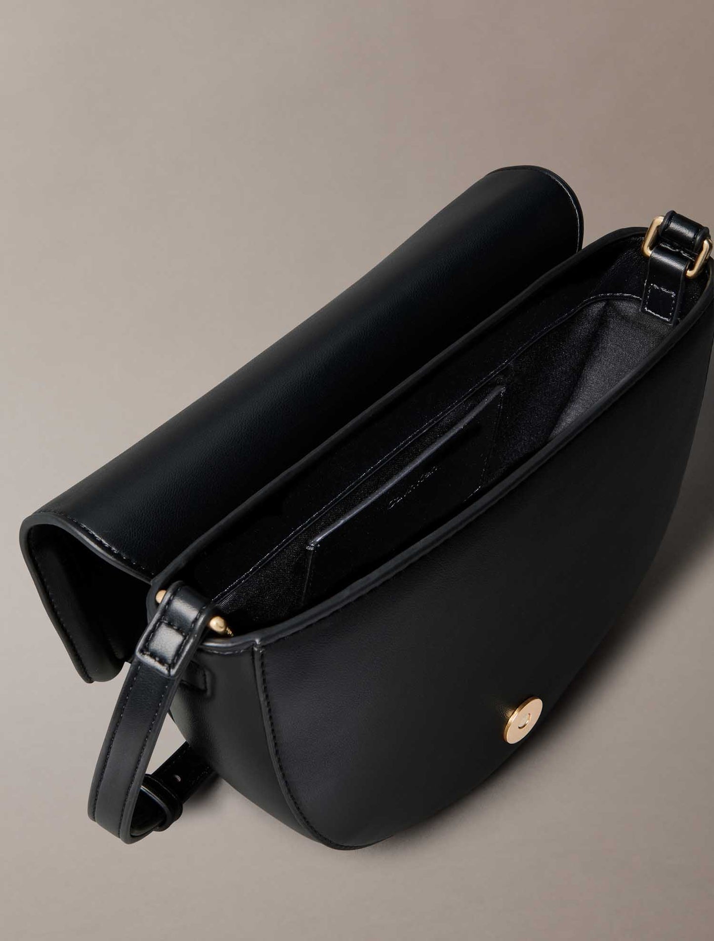 Borsa a tracolla Calvin Klein Bold Crossbody nera da donna