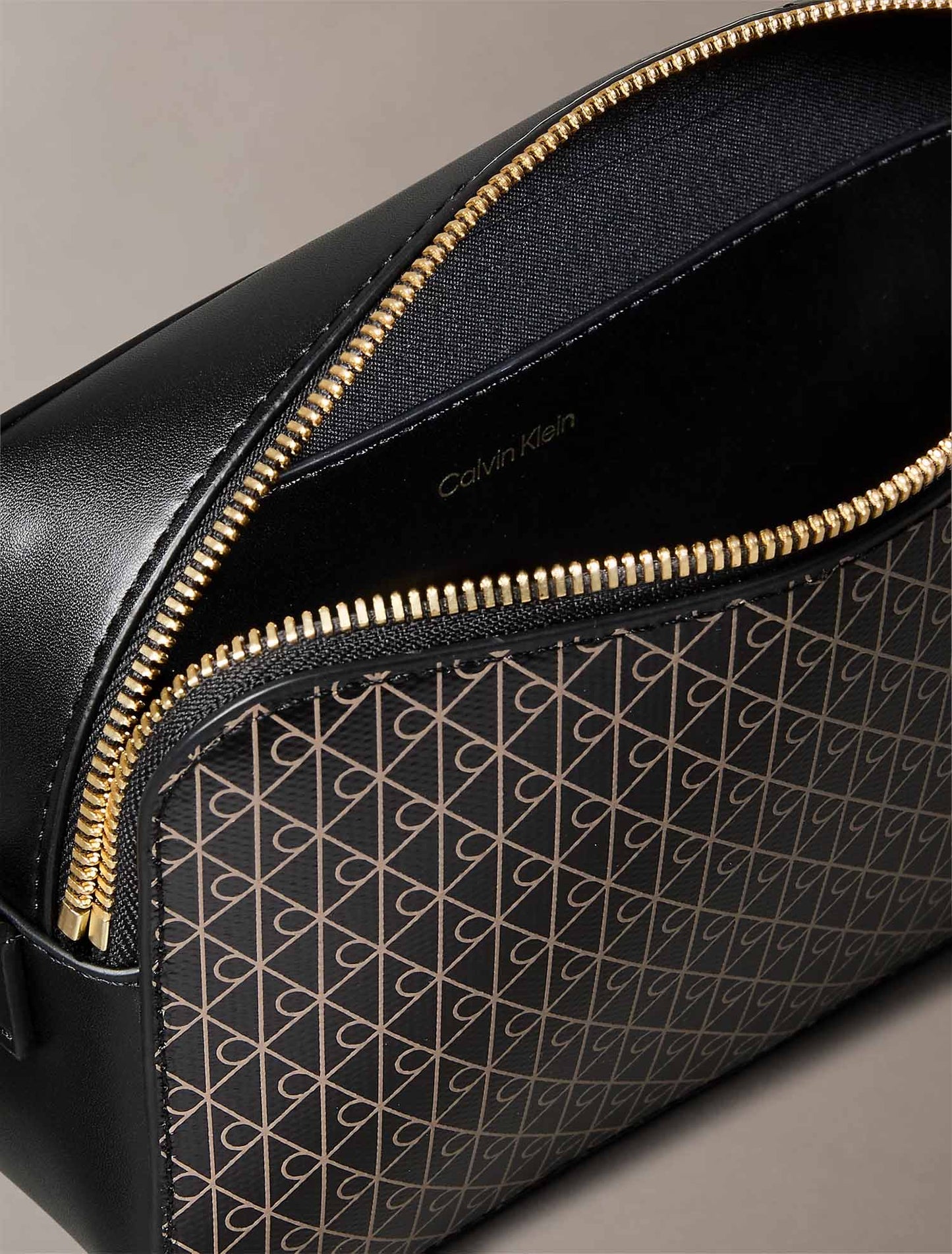 Calvin Klein CK Emblem Camera Bag, borsa da unisex adulto marrone