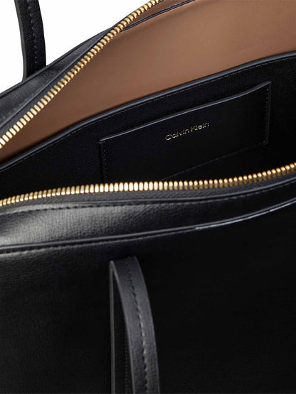 Calvin Klein Foil Logo Bowling, borsa da unisex adulto nera