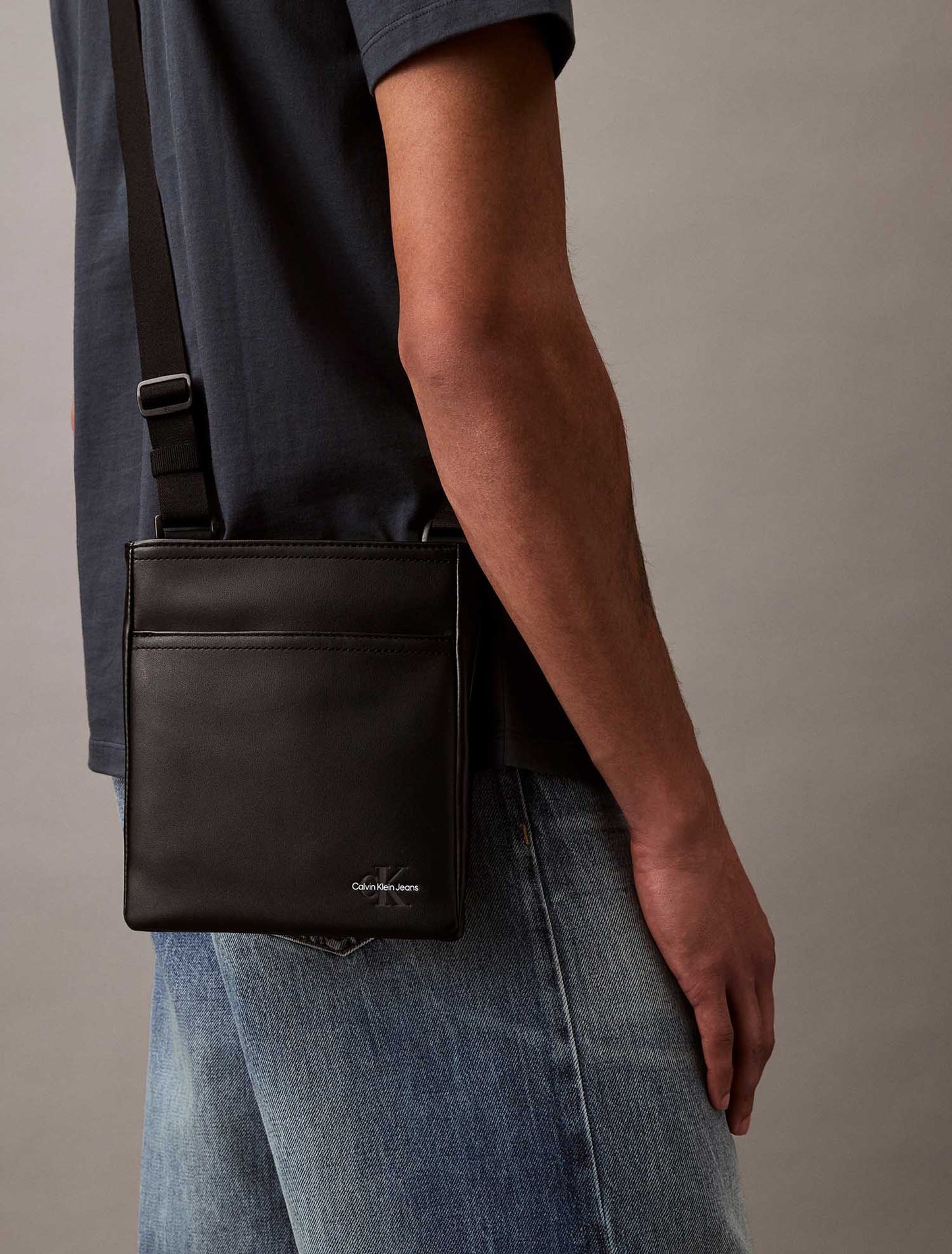 CK MONO LOGO FLAT