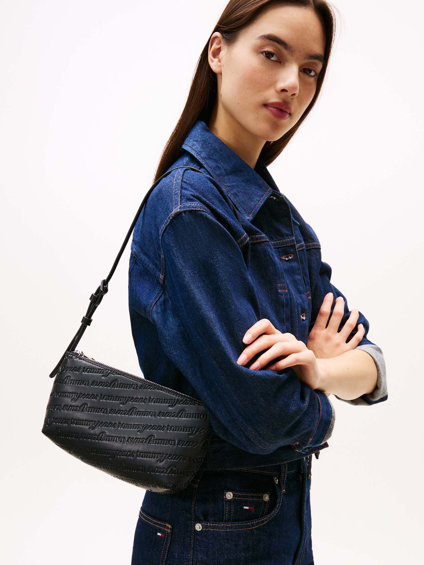 BORSA A SPALLA CON LOGO ALL OVER TOMMY JEANS DA DONNA NERO