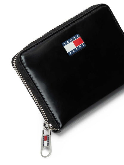 Portafoglio compatto nero Tommy Jeans con zip da donna