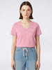 t-shirt-donna-champion-con-scollo-a-v-rosa-in-stile-slim