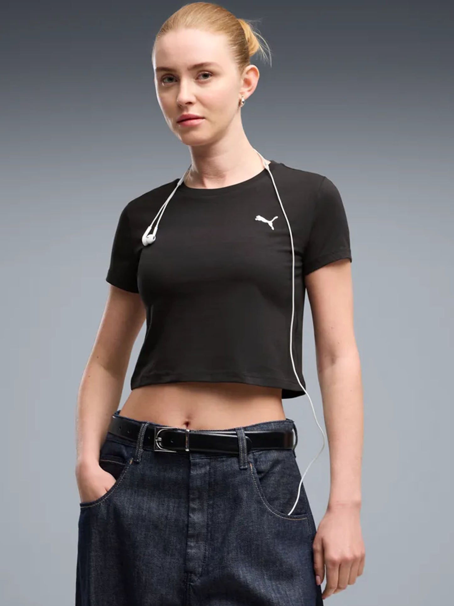 T-shirt nera Puma Wardrobe Essentials donna a maniche corte