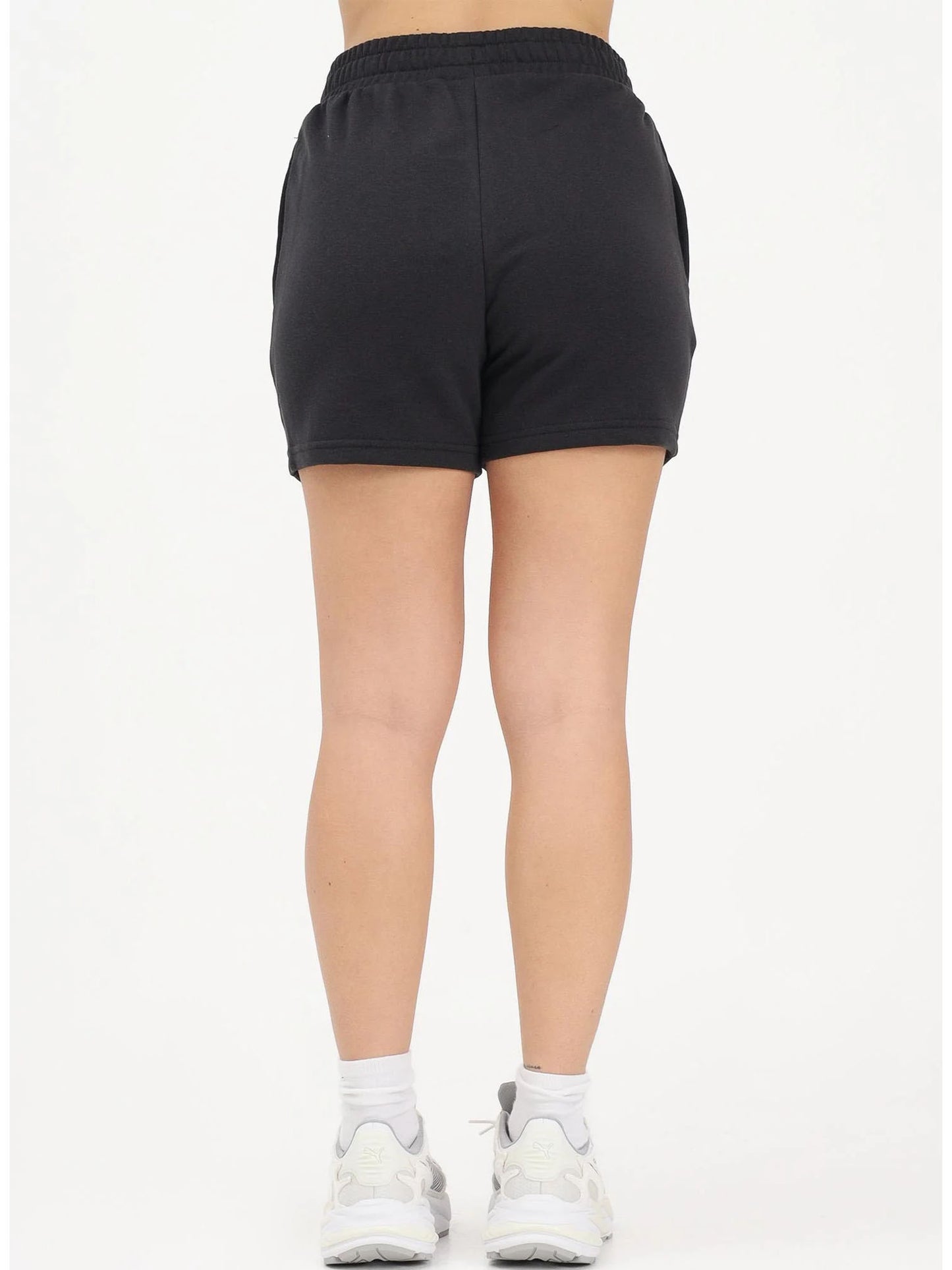 Shorts Essential Puma donna in cotone nero per comfort casual