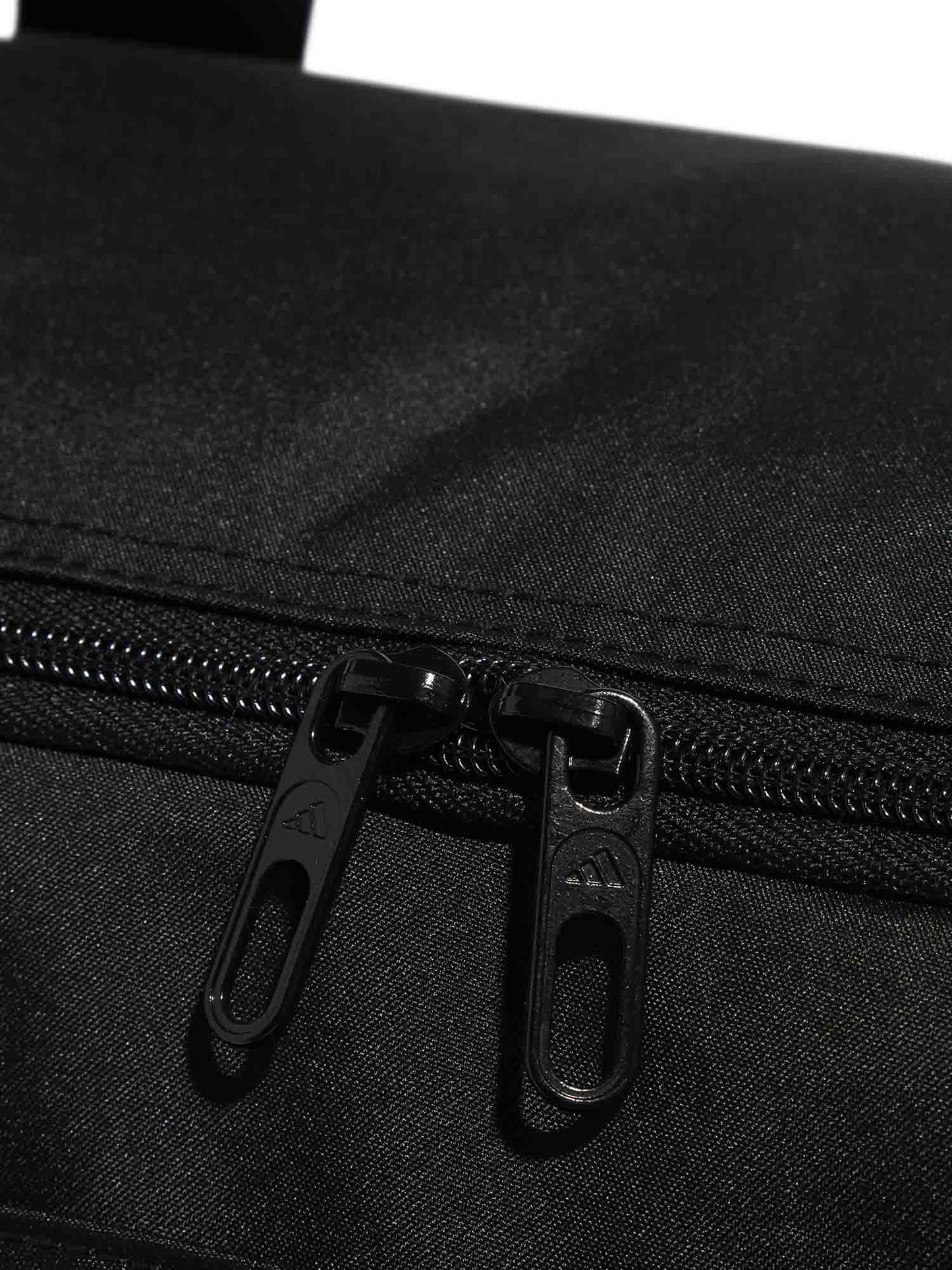 Borsone sportivo Adidas nero da uomo con doppio manico e tracolla