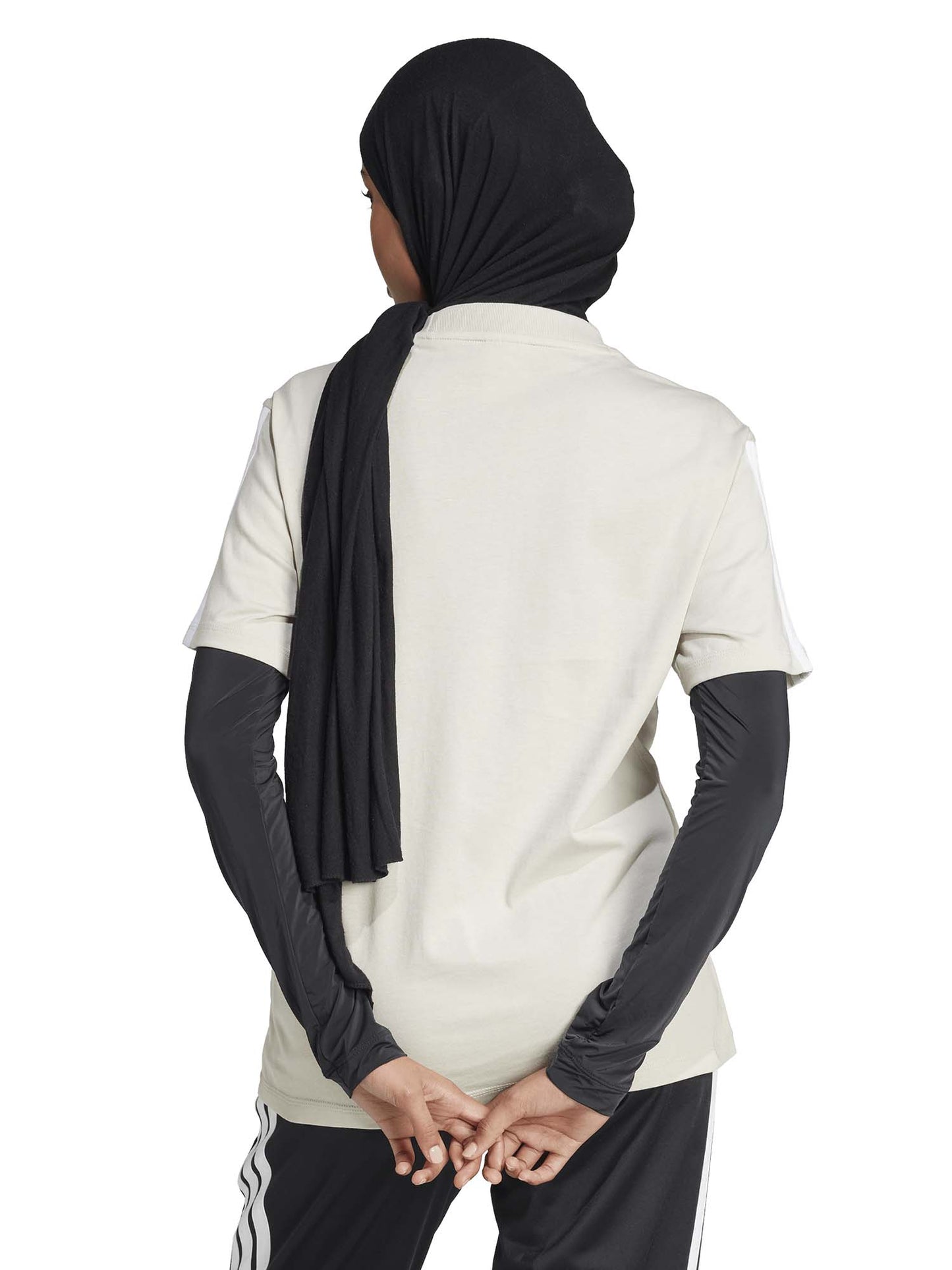T-shirt girocollo Adidas beige da donna, casual e versatile
