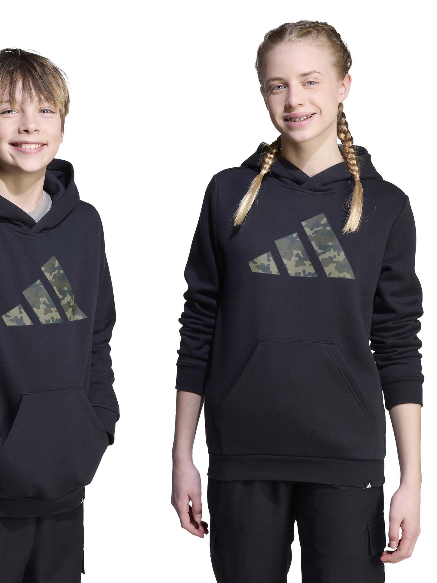 FELPA CON CAPPUCCIO CON GRAFICA MIMETICA ADIDAS BAMBINI NERO