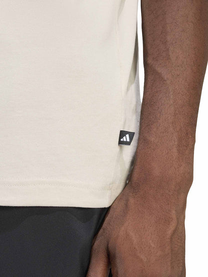 T-shirt beige Adidas da uomo con logo camouflage e stile casual