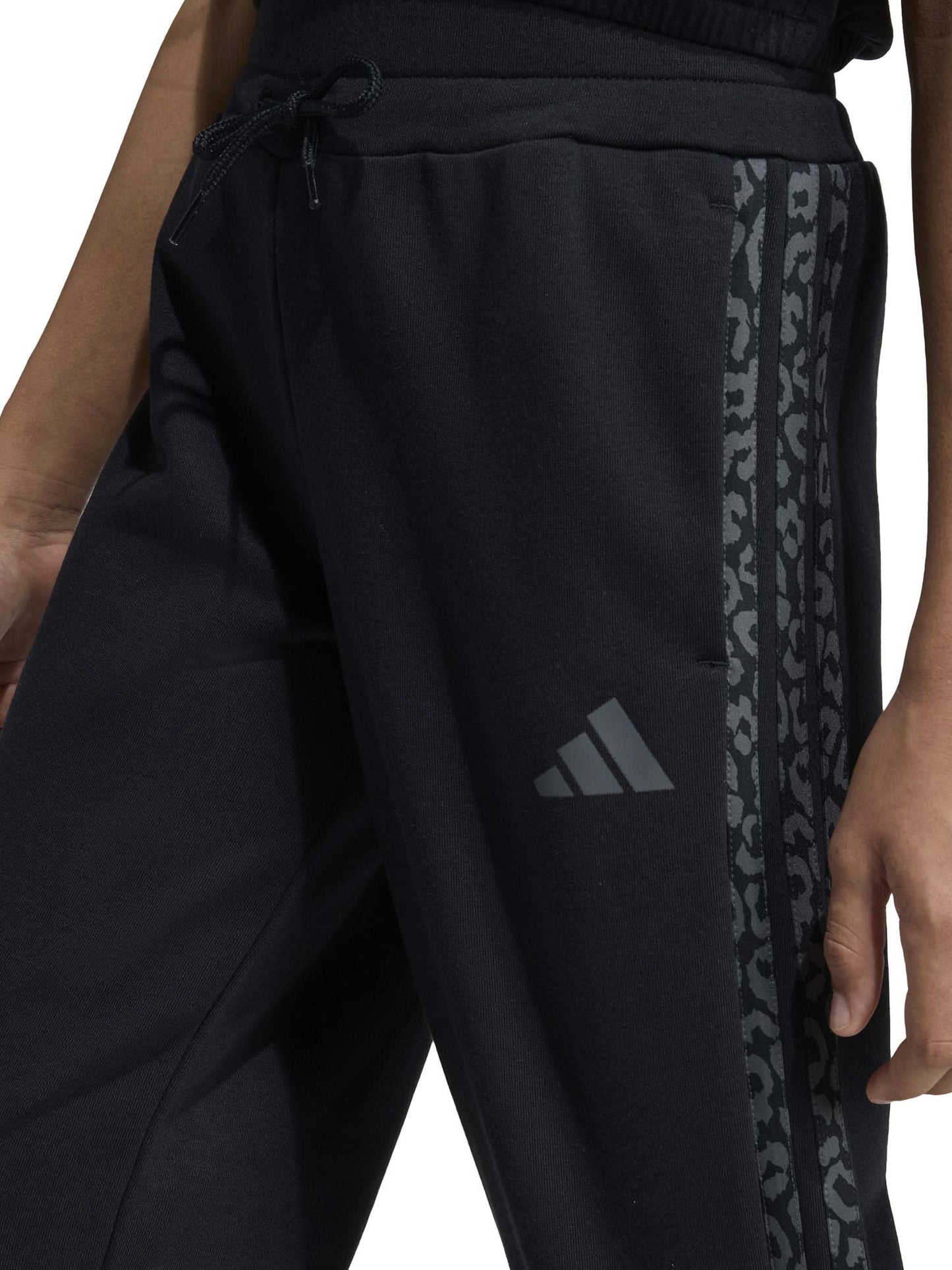 Pantaloni sportivi Adidas con 3 Stripes leopardate da bambina neri