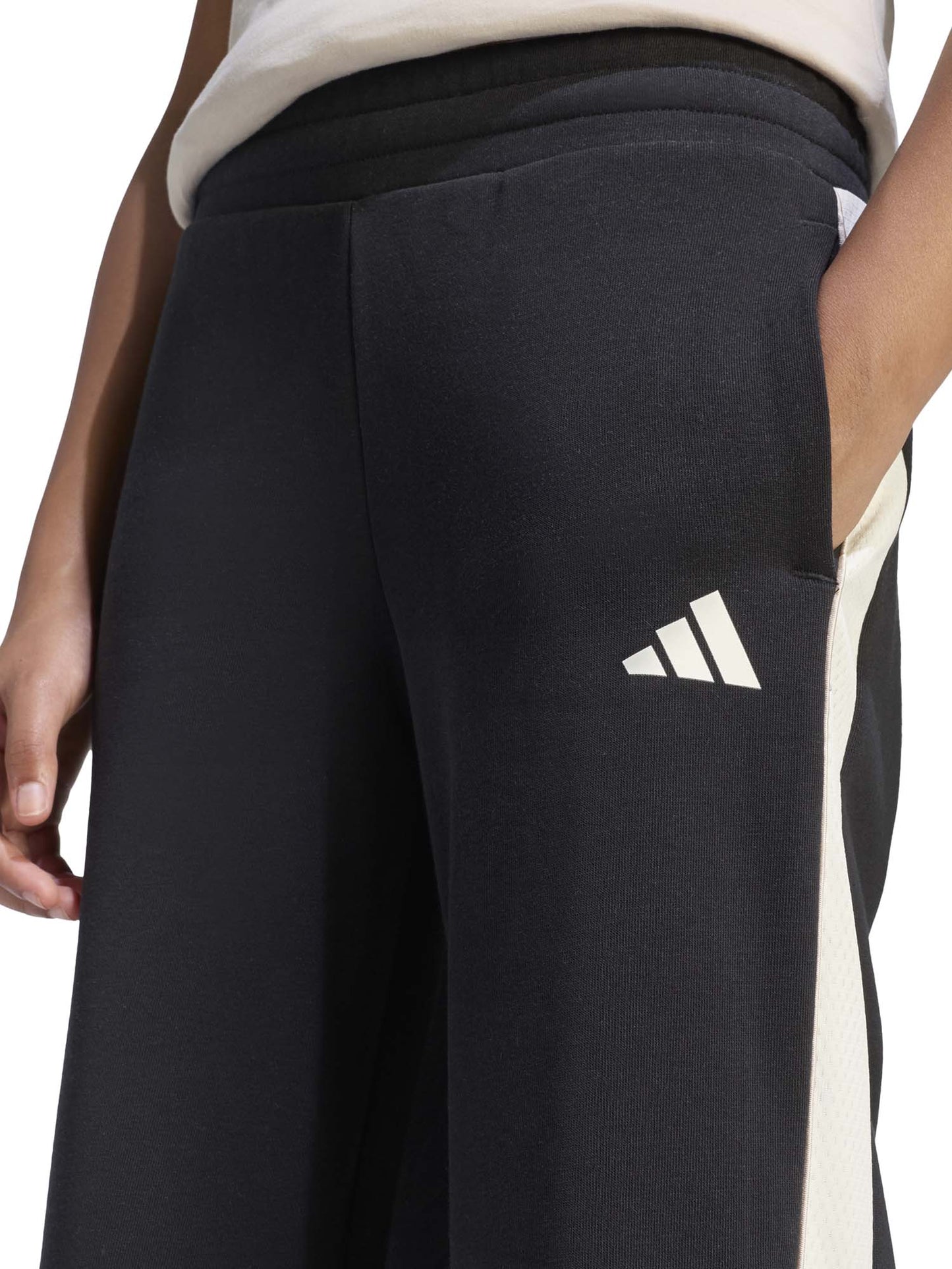 Pantaloni sportivi wide leg Adidas da bambina in nero