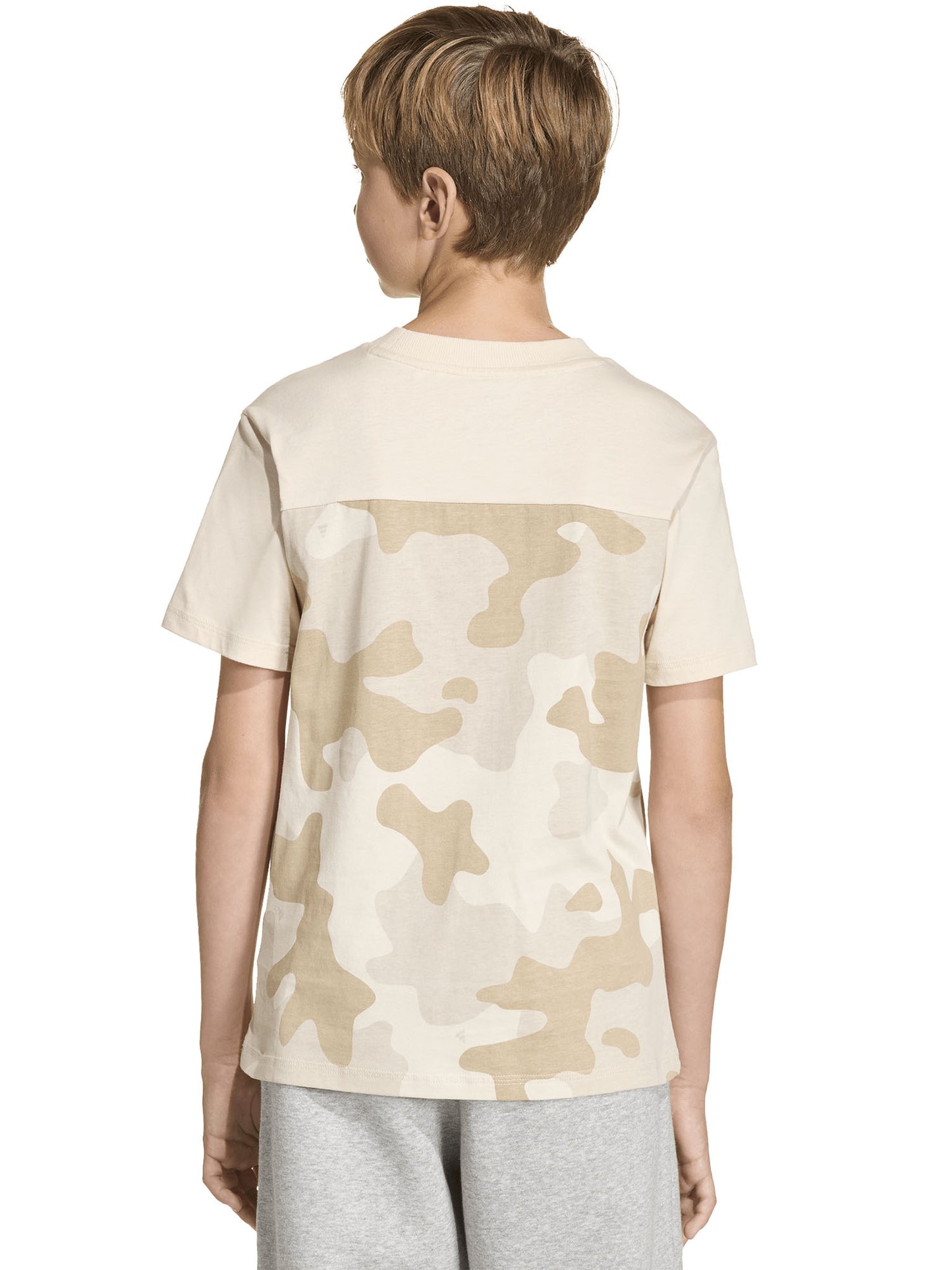T-shirt bambino Adidas con stampa camouflage beige dal taglio regular