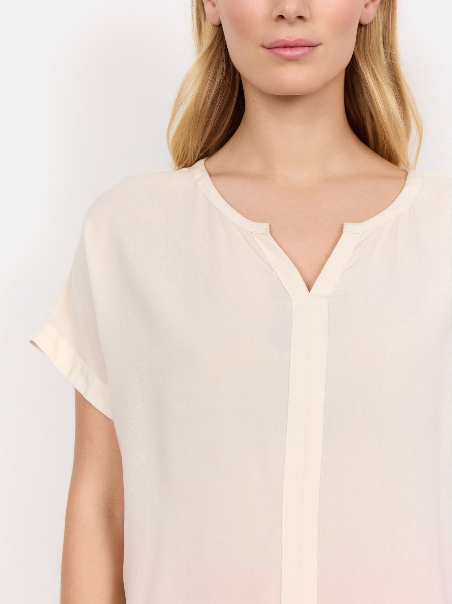 T-shirt casual donna SoyaConcept panna con scollo a V