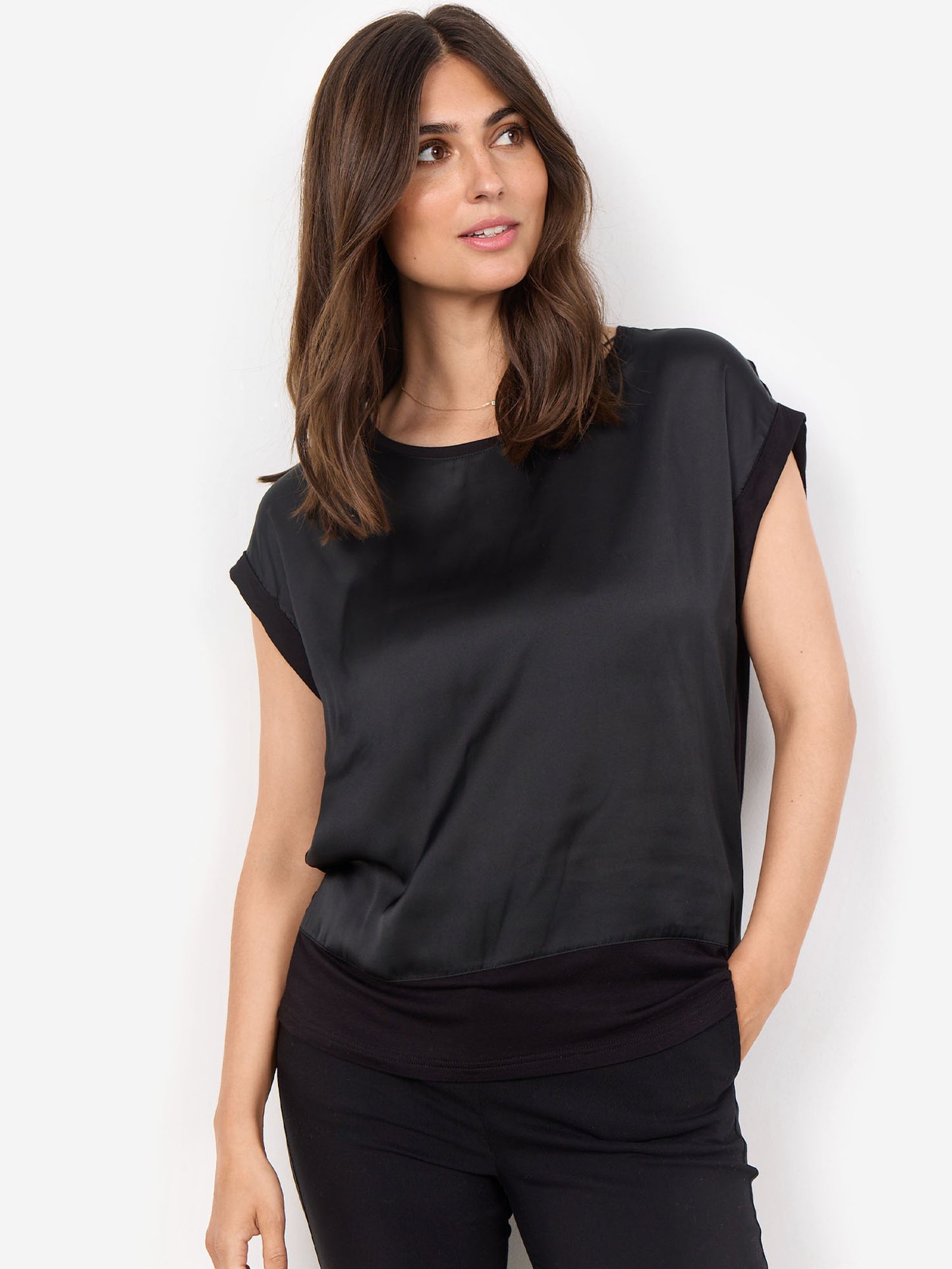 T-shirt nera Soya Concept con scollo rotondo da donna