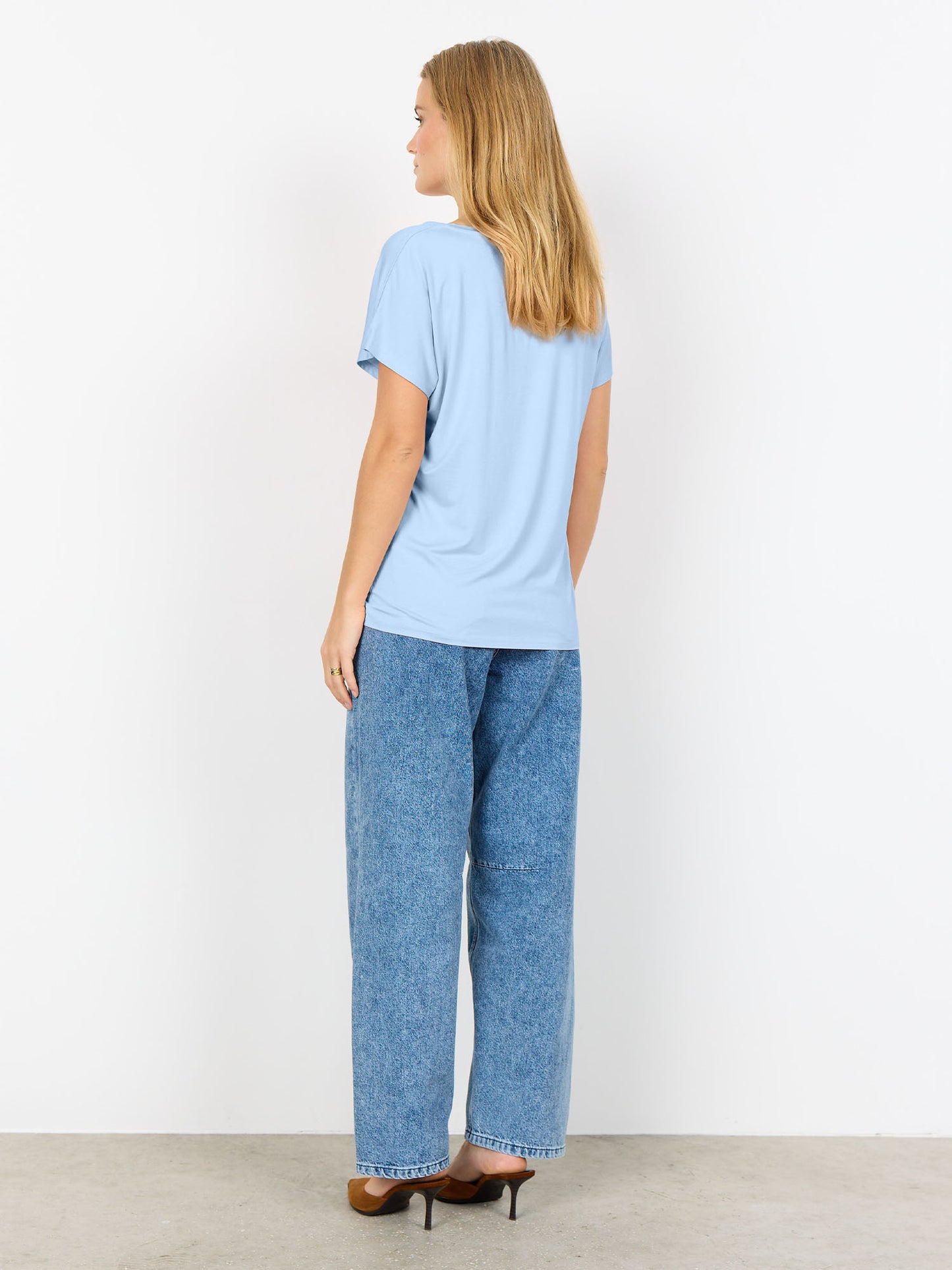 T-shirt da donna SoyaConcept azzurra con collo a V