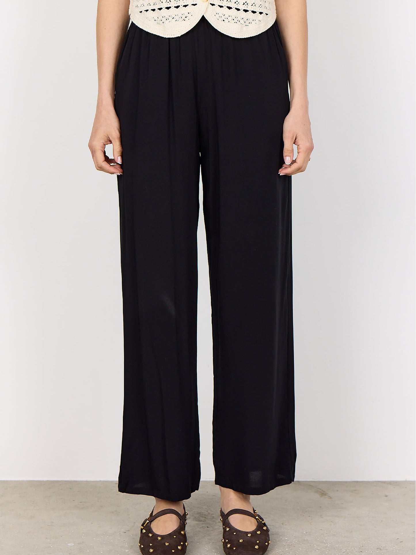 Pantaloni donna Soyaconcept in nero per un look versatile