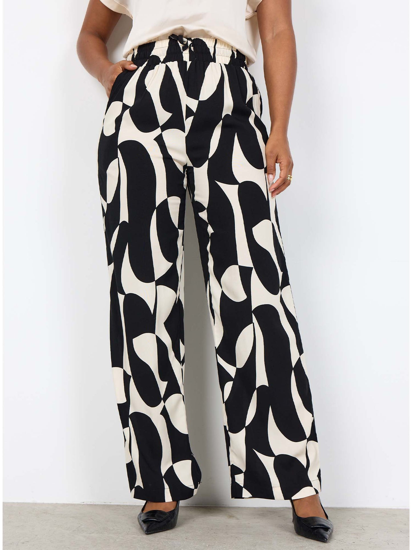 Pantalone elegante da donna Soyaconcept in viscosa crema