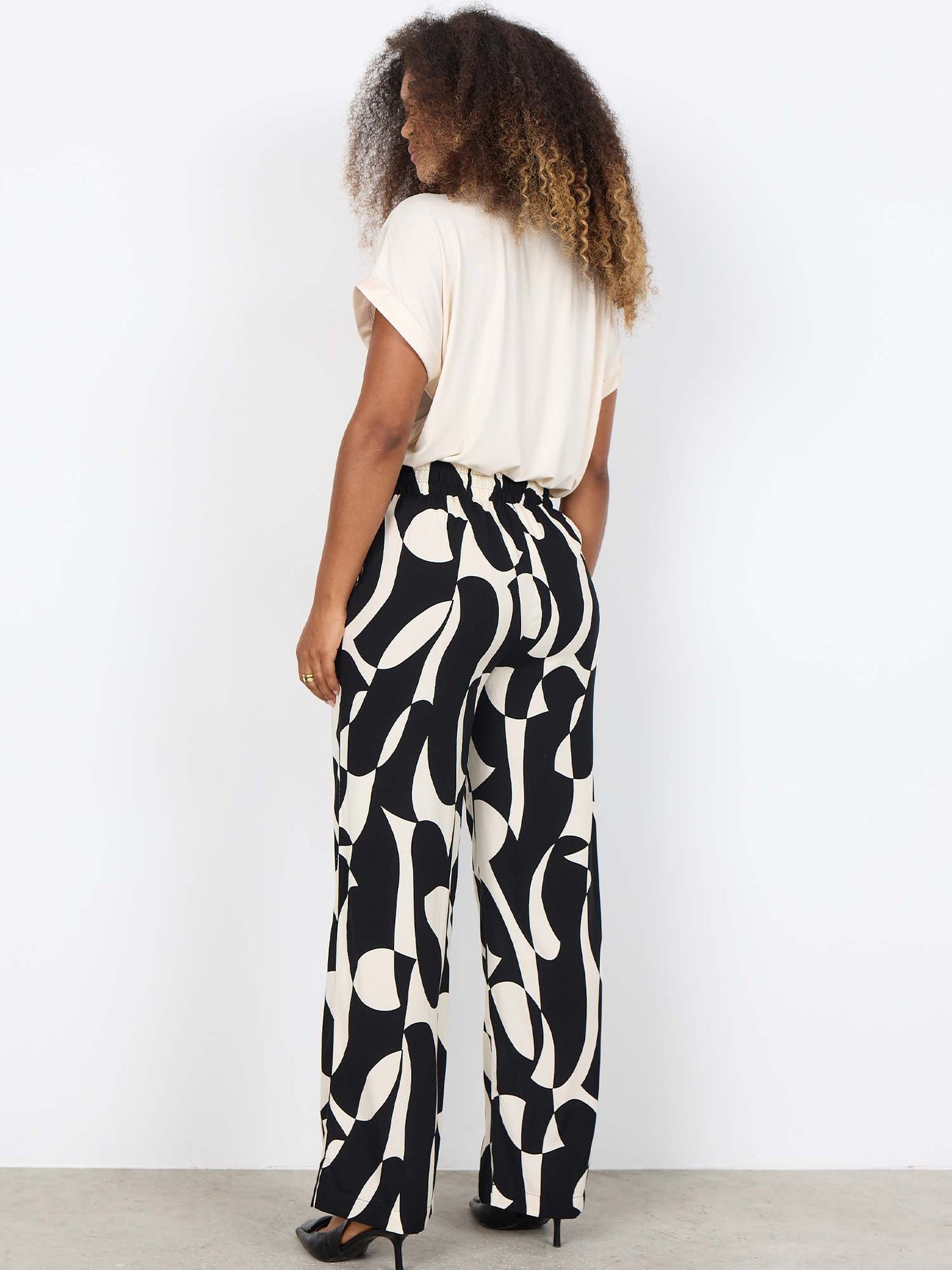 Pantalone elegante da donna Soyaconcept in viscosa crema