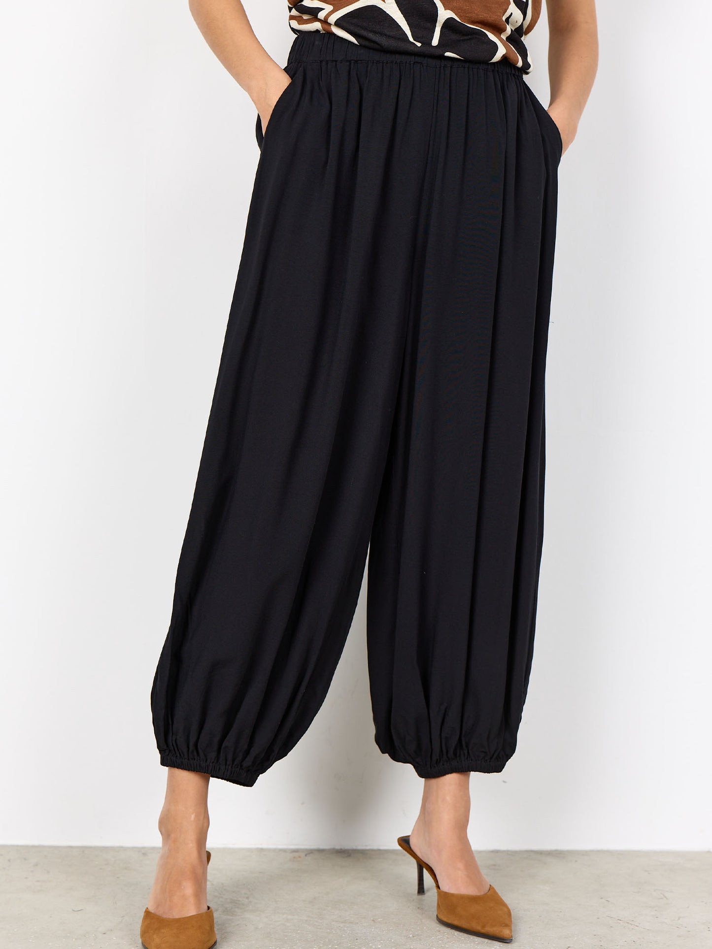 Pantaloni donna Soyaconcept neri, eleganti e versatili