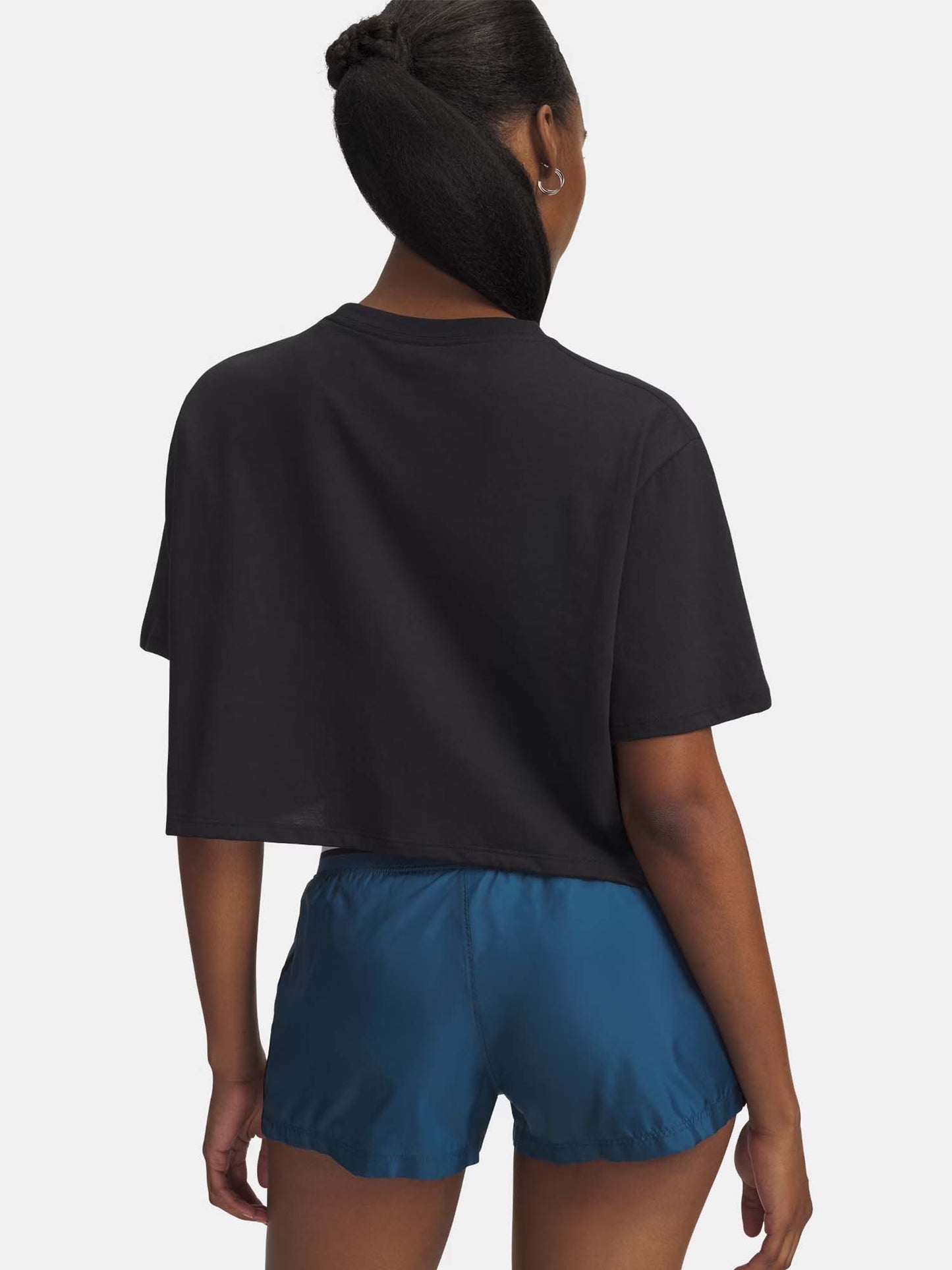 Under Armour UA Crop, t-shirt donna nera a manica corta dal design moderno