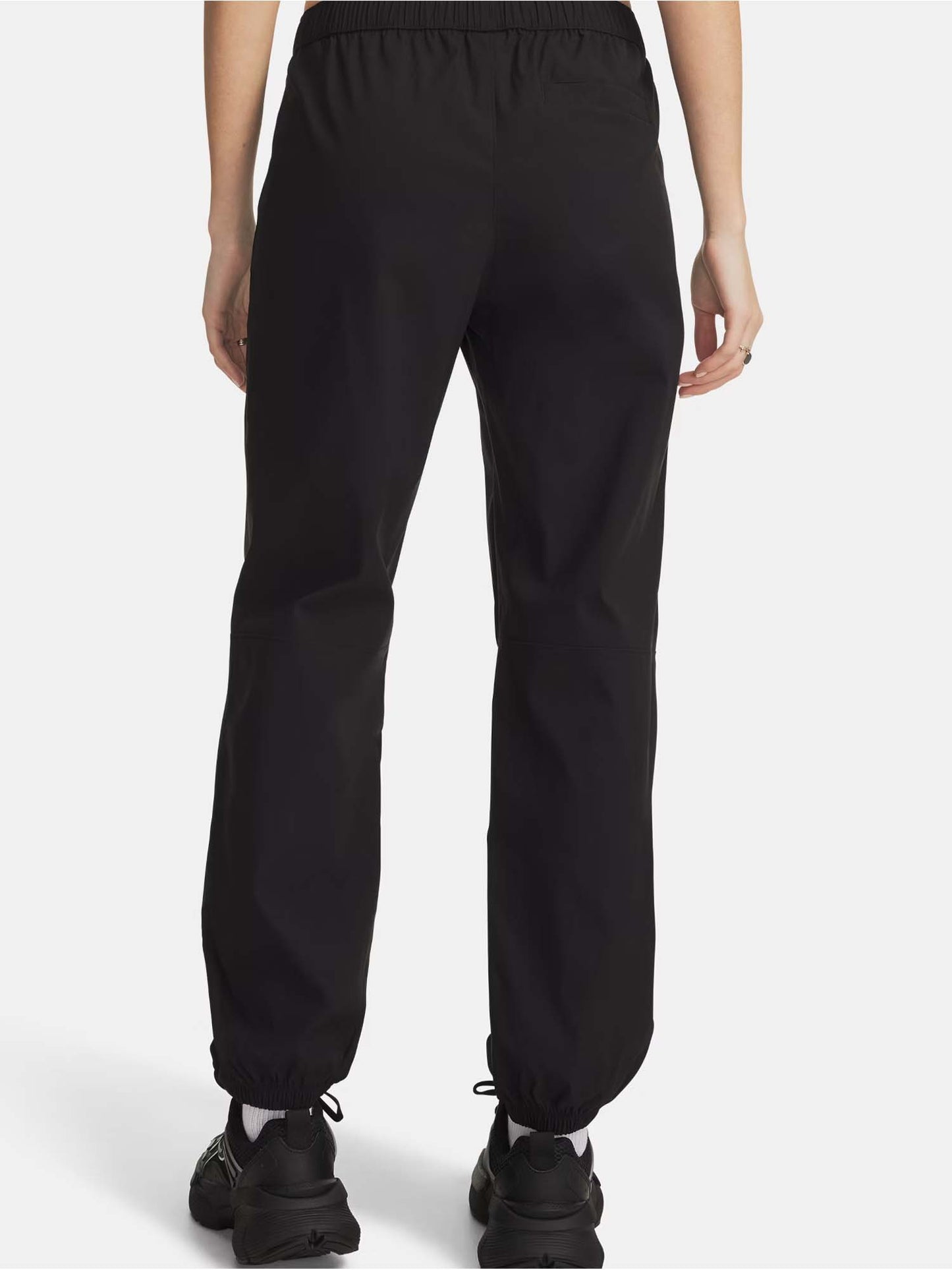 Pantaloni UA Unstoppable Woven donna neri dal taglio moderno