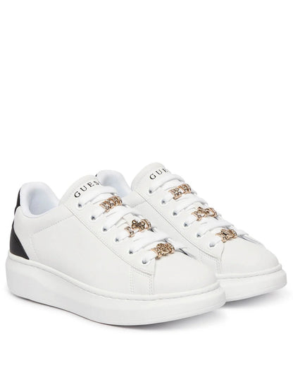 Sneakers bianche Guess Fionia con charms da donna