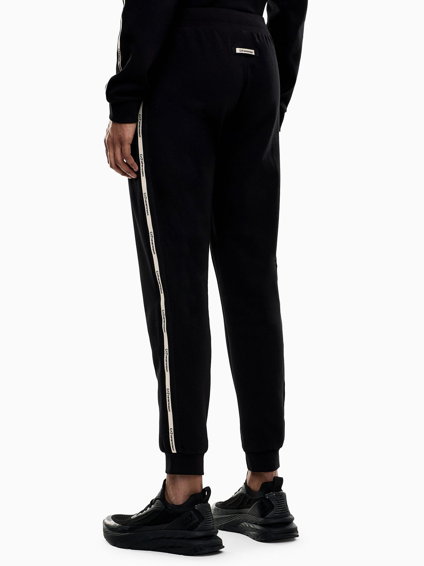 Pantaloni sportivi neri da uomo EA7 Emporio Armani dal design contemporaneo
