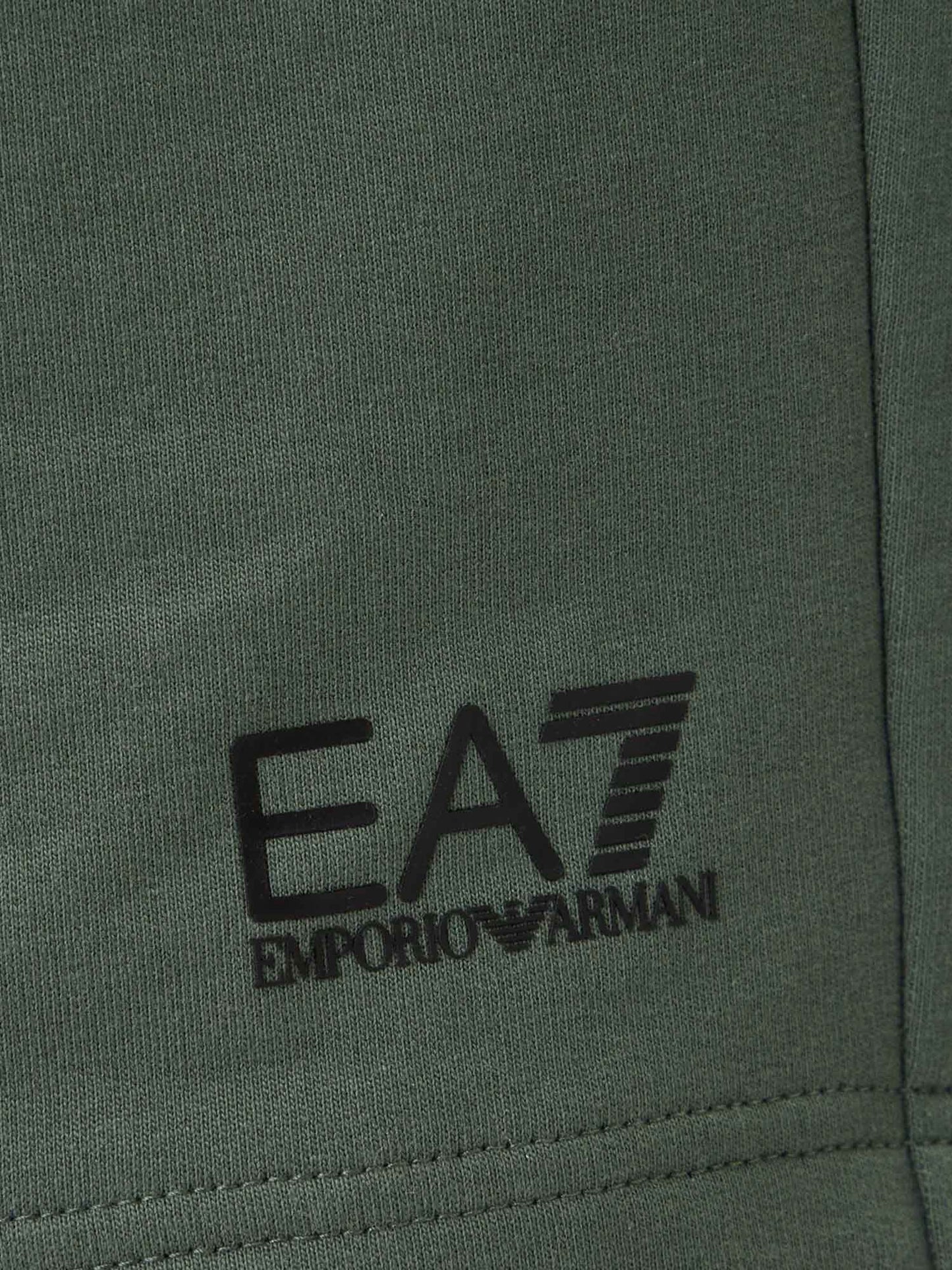 Bermuda verde da uomo EA7 Emporio Armani dal design raffinato