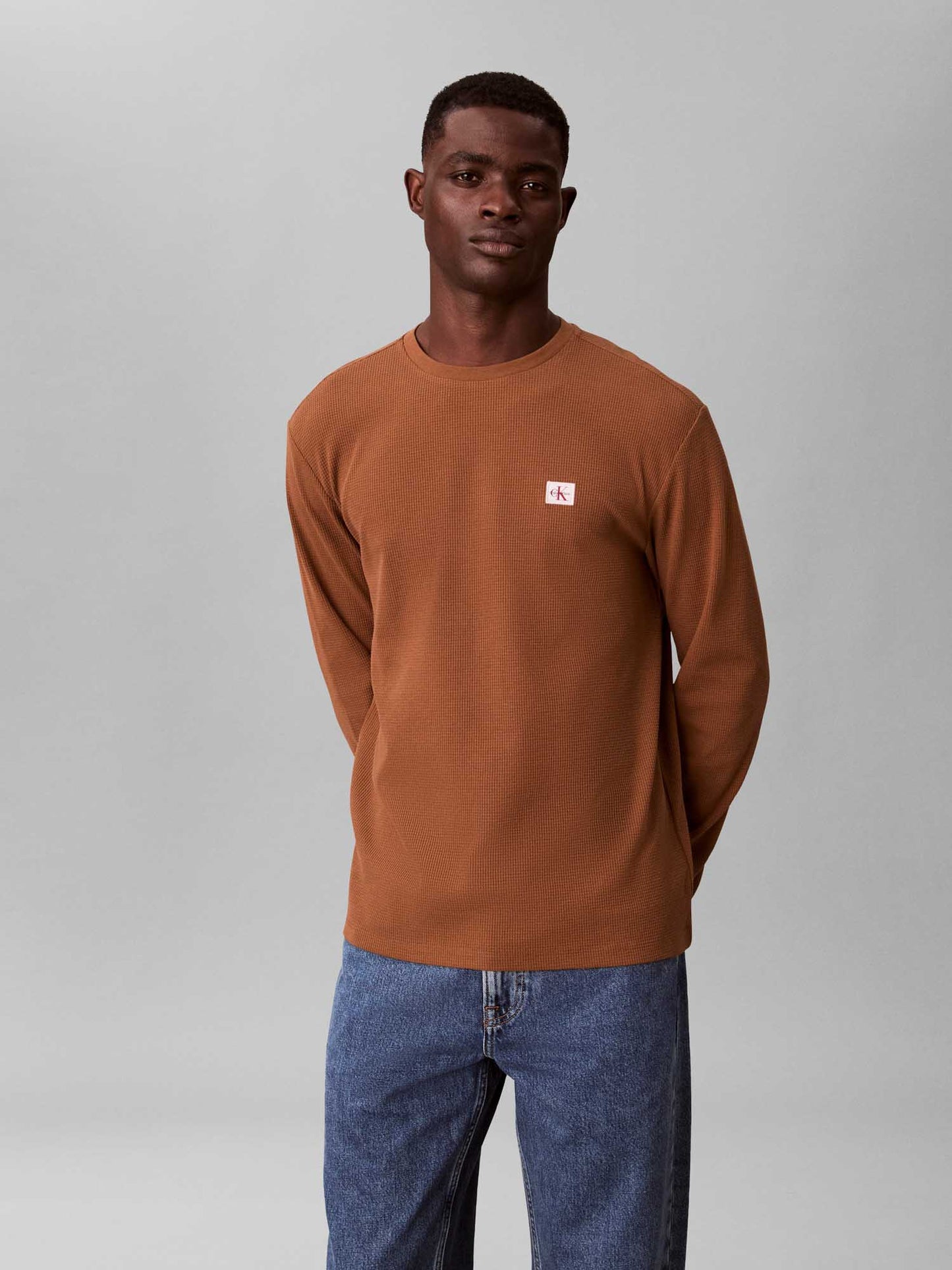 Maglia a maniche lunghe Calvin Klein Jeans marrone da uomo