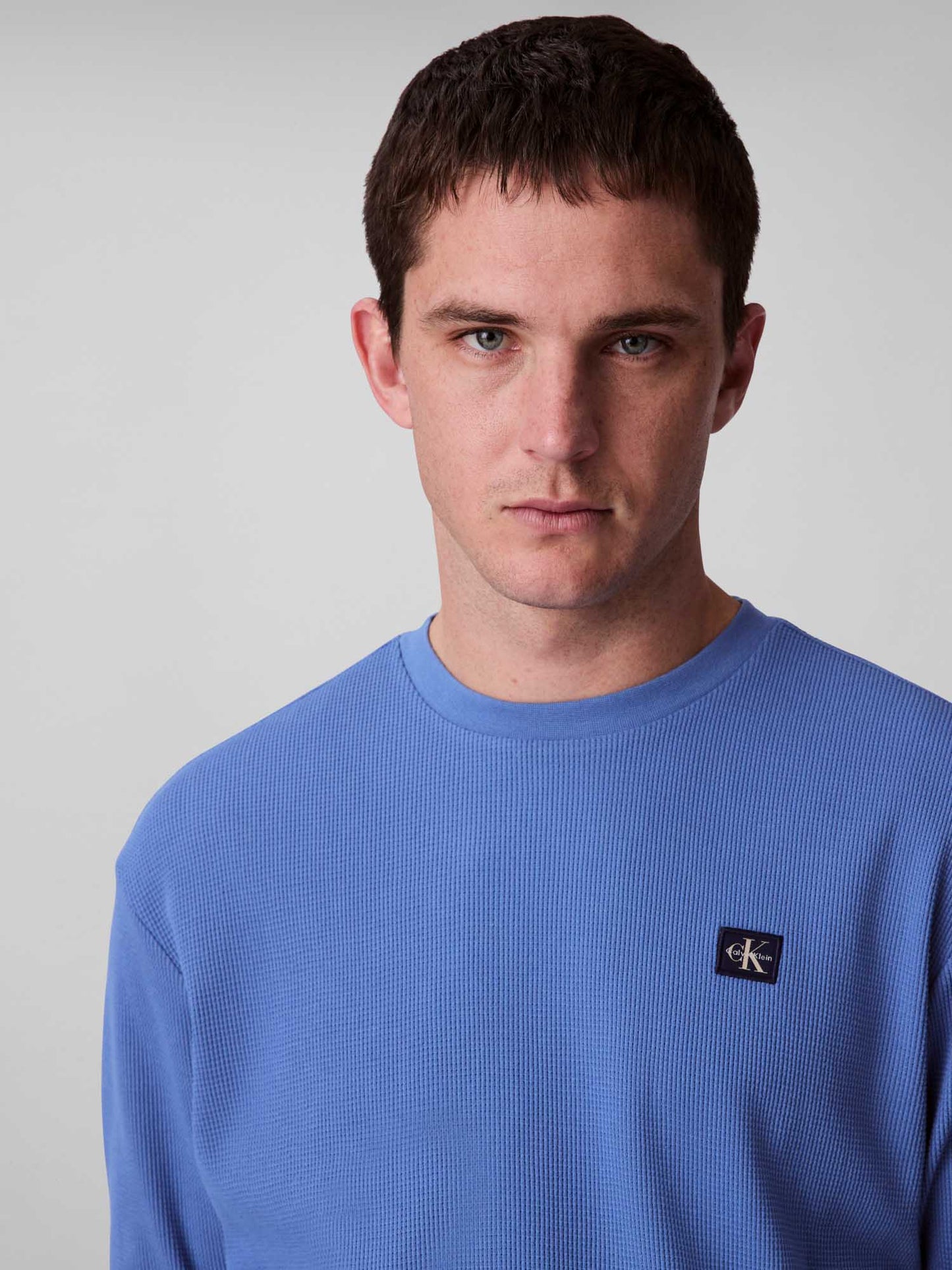 MAGLIA WAFFLE BADGE CALVIN KLEIN JEANS UOMO AZZURRO