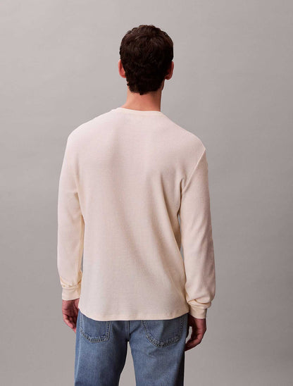Maglia a maniche lunghe Calvin Klein Jeans panna con patch monogramma