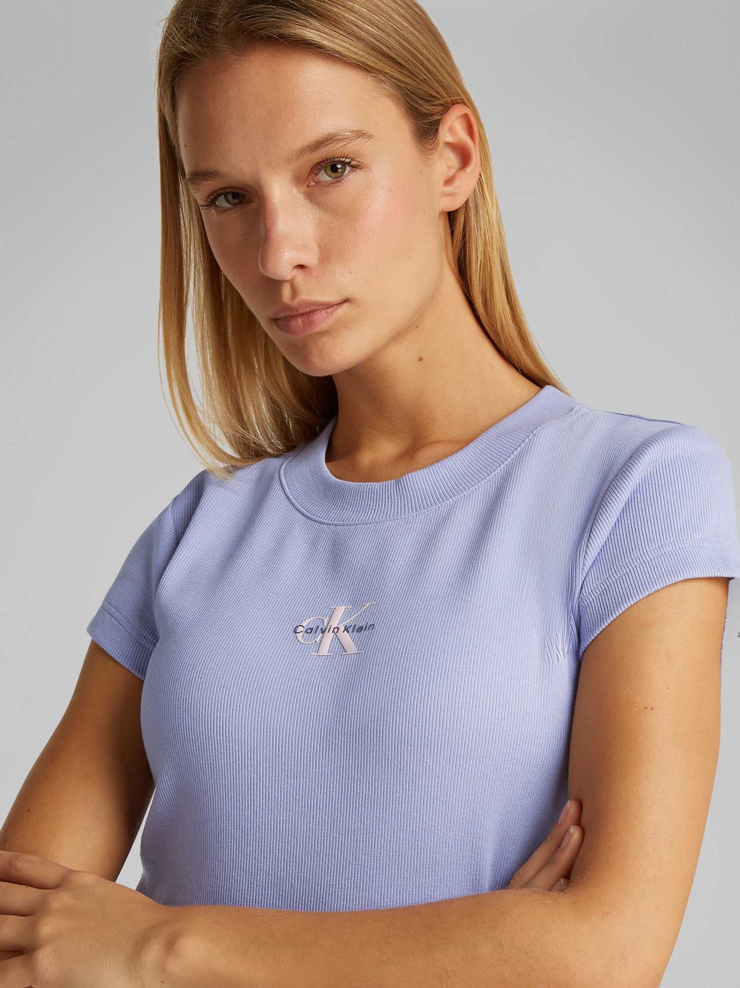 T-SHIRT MONOGRAM BABY TEE CALVIN KLEIN JEANS DONNA LAVANDA