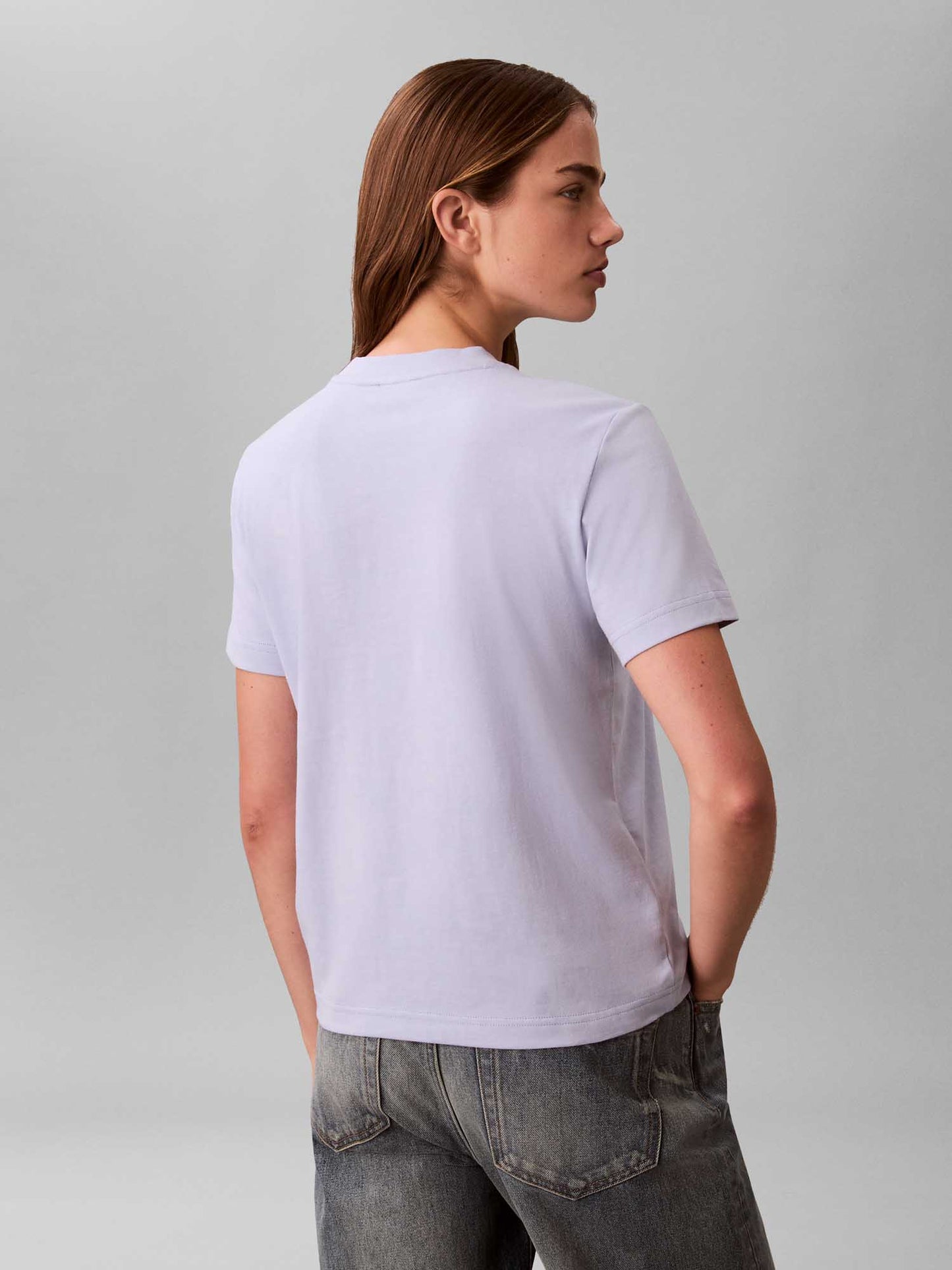 T-shirt lilla Calvin Klein Jeans con logo ricamato da donna