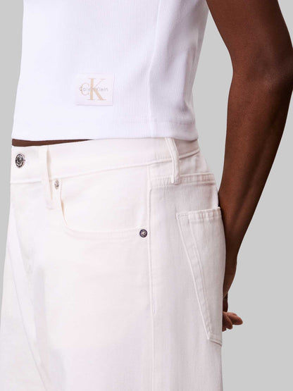 T-shirt a costine elasticizzata Calvin Klein Jeans da donna bianca