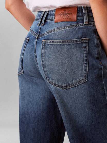 Jeans tapered fit a vita alta da donna in denim Calvin Klein